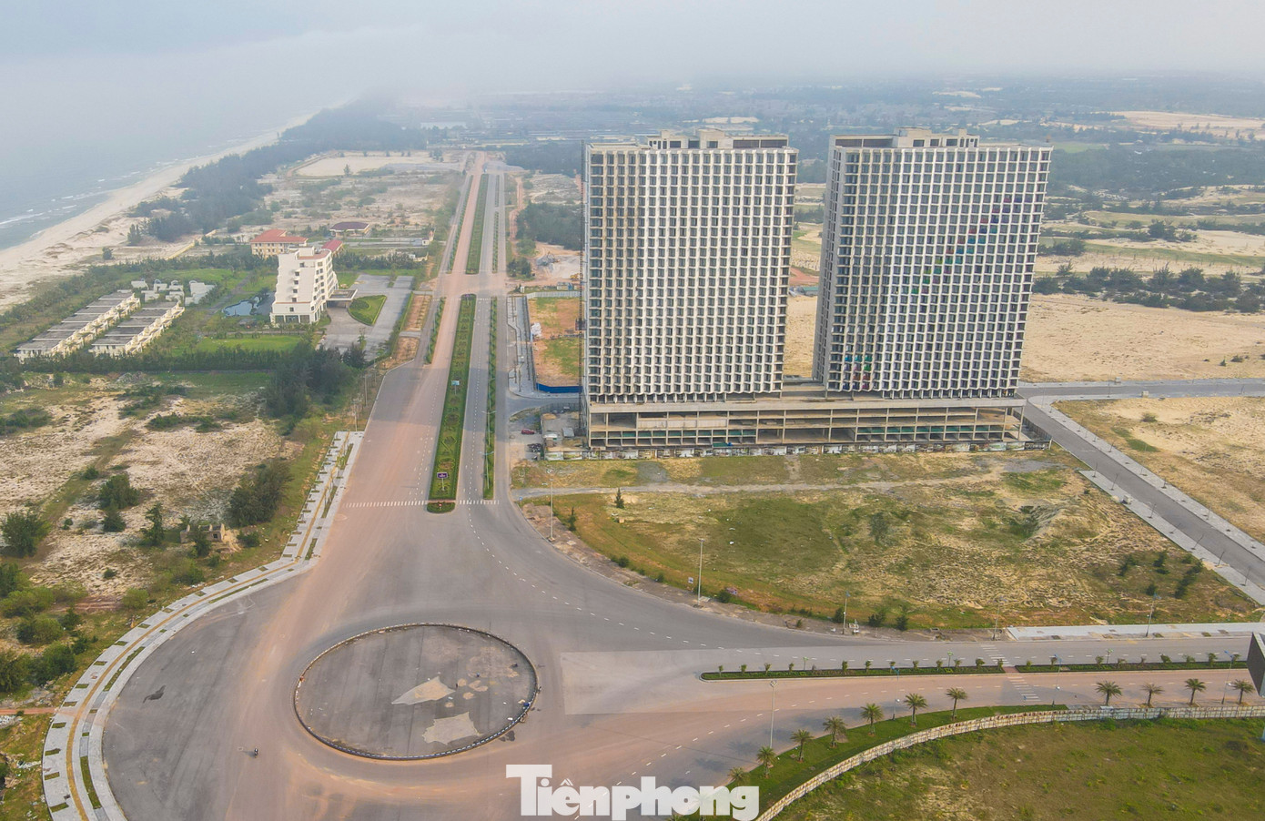 Cũng nằm trên đại lộ Võ Nguyên Giáp ở bán đảo Bảo Ninh còn có dự án khách sạn 6 sao Dolce Penisola Quảng Bình nằm trong dự án khu du lịch và dịch vụ Sunrise Bảo Ninh, tọa lạc tại trung tâm thành phố Đồng Hới với diện tích trên 8.200 m2. Dự án do Công ty Cổ phần Dịch vụ Du lịch Onsen Fuji (trụ sở tại Hà Nội) làm chủ đầu tư với tổng mức hơn 800 tỷ đồng. Cũng nằm trên đại lộ Võ Nguyên Giáp ở bán đảo Bảo Ninh còn có dự án khách sạn 6 sao Dolce Penisola Quảng Bình nằm trong dự án khu du lịch và dịch vụ Sunrise Bảo Ninh, tọa lạc tại trung tâm thành phố Đồng Hới với diện tích trên 8.200 m2. Dự án do Công ty Cổ phần Dịch vụ Du lịch Onsen Fuji (trụ sở tại Hà Nội) làm chủ đầu tư với tổng mức hơn 800 tỷ đồng.