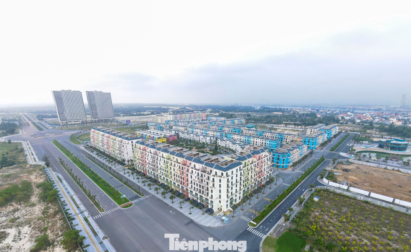 Dự án được bao bọc bởi hai tuyến đường lớn trên bán đảo Bảo Ninh là đại lộ Võ Nguyên Giáp và đường Điện Biên Phủ. Sau khoảng 3 năm xây dựng, đến nay toàn dự án đã hoàn thiện, đưa vào mở bán, sử dụng các căn hộ. Dự án được bao bọc bởi hai tuyến đường lớn trên bán đảo Bảo Ninh là đại lộ Võ Nguyên Giáp và đường Điện Biên Phủ. Sau khoảng 3 năm xây dựng, đến nay toàn dự án đã hoàn thiện, đưa vào mở bán, sử dụng các căn hộ.