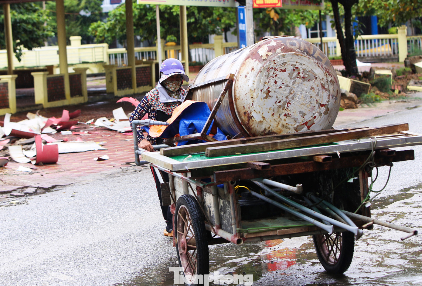 Lãnh đạo UBND huyện Cẩm Xuyên cho biết địa phương đang chờ UBND tỉnh phê duyệt 2 vị trí khu đất ở phía nam Thiên Cầm (cách vị trí cũ hơn 200m) để các hộ kinh doanh chuyển đến.