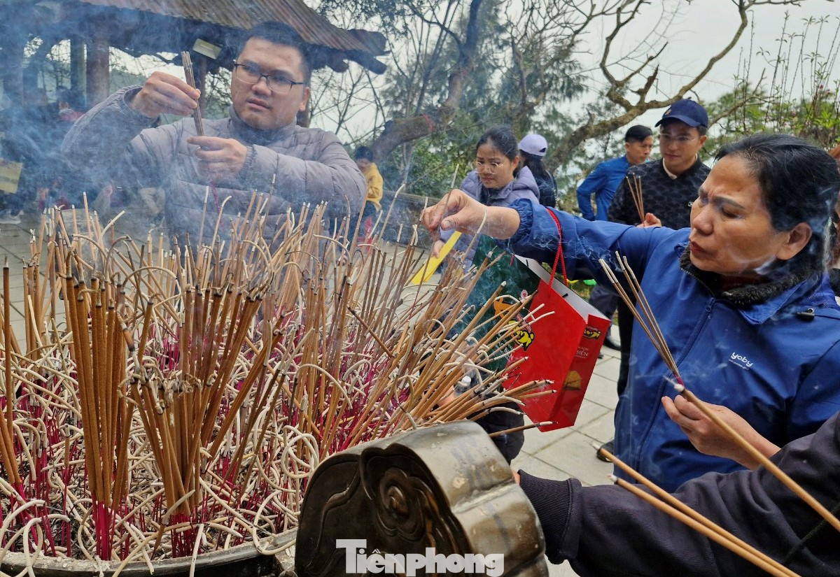 Dự kiến từ nay đến ngày 6/1 Âm lịch (ngày diễn ra lễ khai hội chùa Hương Tích) số lượng người dân, du khách đến chùa tăng lên gấp nhiều lần, mở ra nhiều tín hiệu vui trong phát triển du lịch Hà Tĩnh.