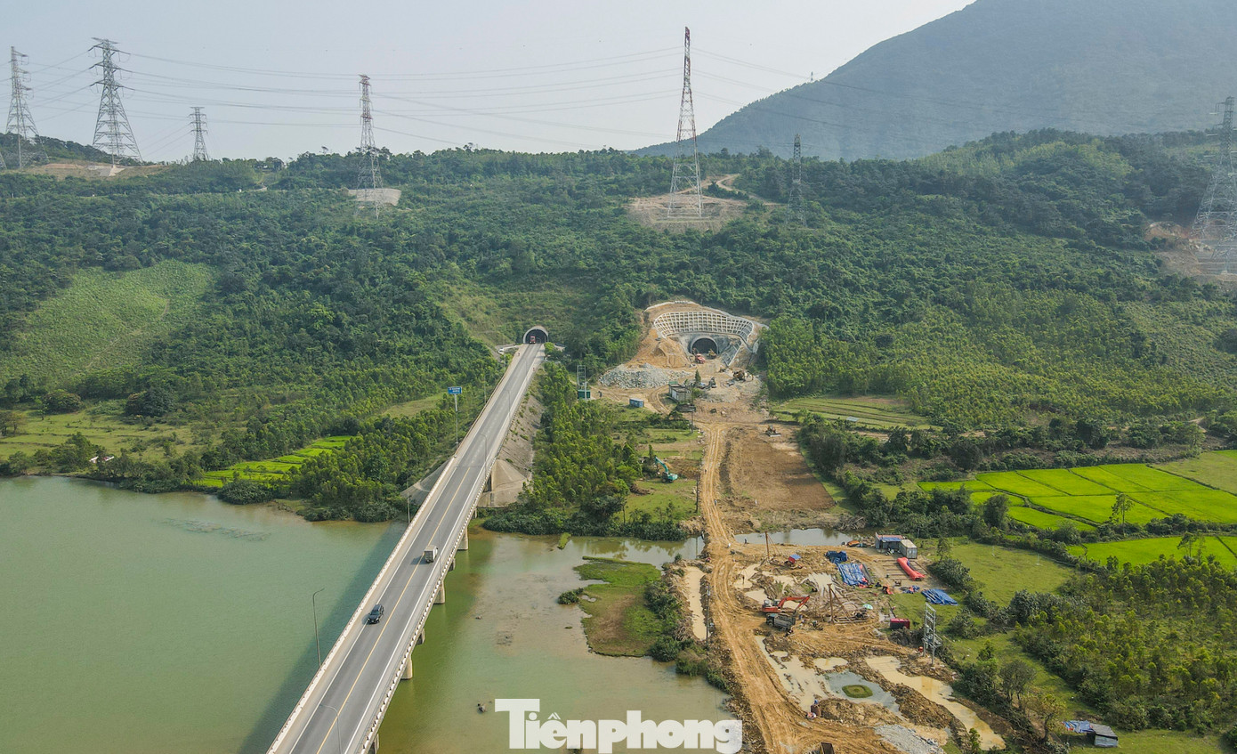 Dự án mở rộng hầm đường bộ Đèo Ngang và các cầu, đường dẫn vào hầm trên tuyến quốc lộ 1 với điểm đầu thuộc phường Kỳ Nam, thị xã Kỳ Anh (Hà Tĩnh) và điểm cuối thuộc xã Quảng Đông, huyện Quảng Trạch (Quảng Bình).