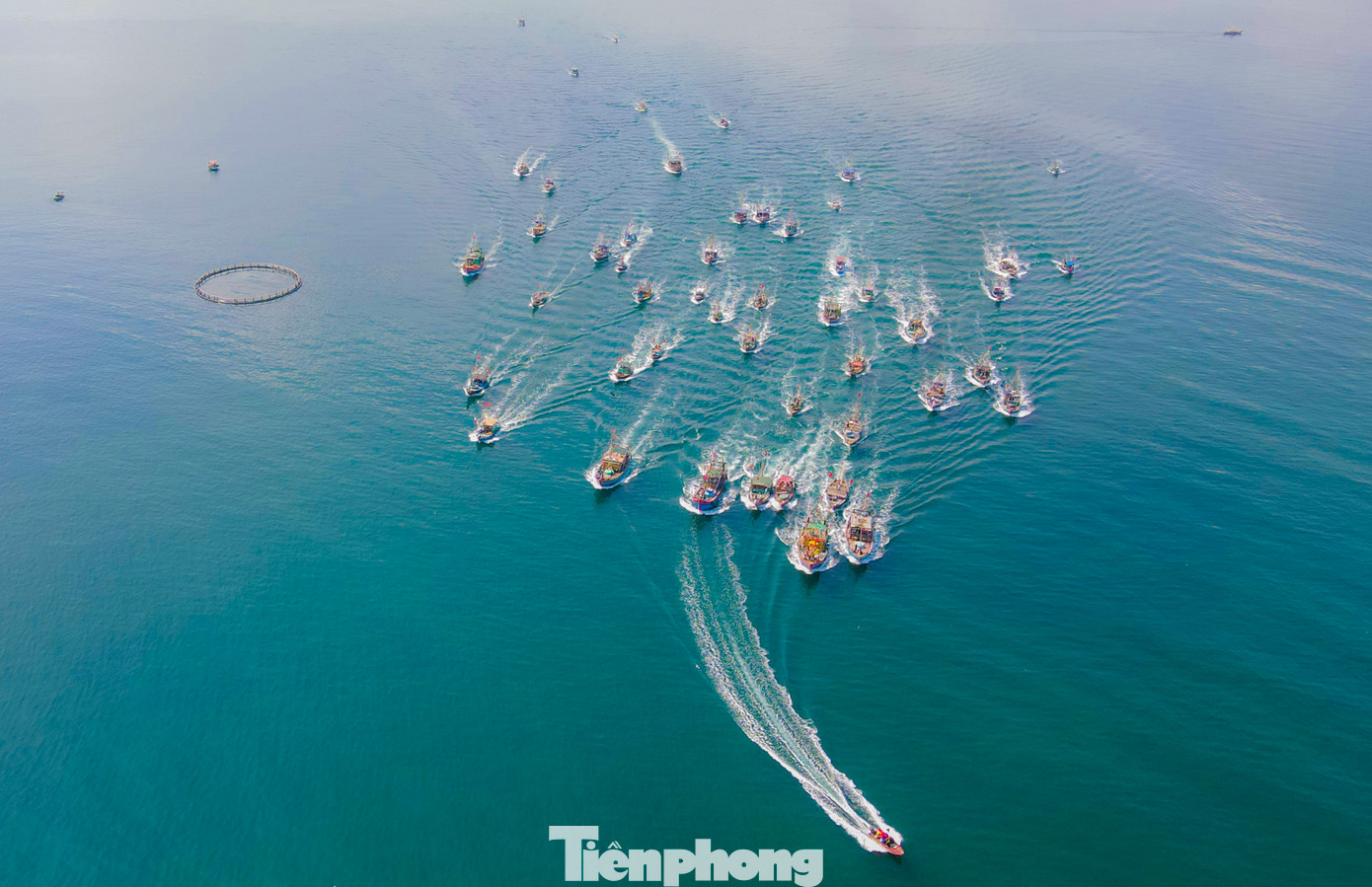 Nơi đây còn có lễ hội cầu ngư Nhượng Bạn có từ thời nhà Nguyễn, được người dân địa phương tổ chức vào ngày 8/4 Âm lịch hàng năm. Lễ hội là nét truyền thống đặc biệt, với mục đích báo đáp công ơn của Nam Hải Nhân Ngư Tôn Thần (một con cá voi lớn), cầu mưa thuận gió hòa, mùa màng bội thu, đánh bắt được nhiều hải sản...