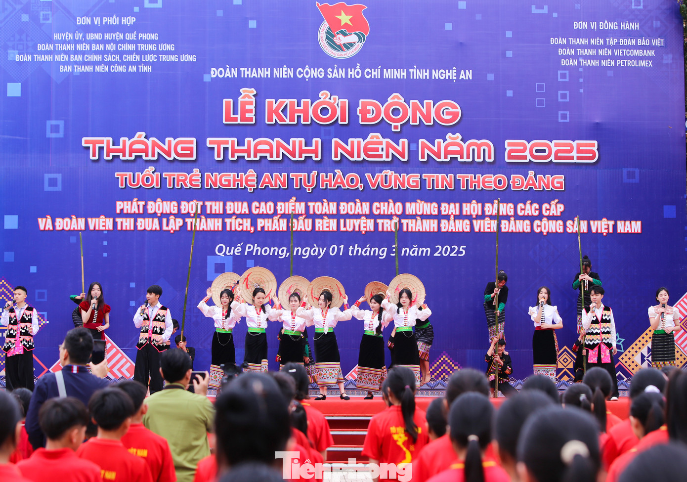 Tỉnh Đoàn Nghệ An hỗ trợ 2 mô hình thanh niên phát triển kinh tế trên địa bàn huyện Quế Phong từ nguồn vốn vay giải quyết việc làm, mỗi mô hình 100 triệu đồng. Các đoàn thể, cơ quan, Ban Thanh niên Công an tỉnh cũng tặng nhiều suất quà, sữa với tổng giá trị cho ngày khởi động hơn 1 tỉ đồng.