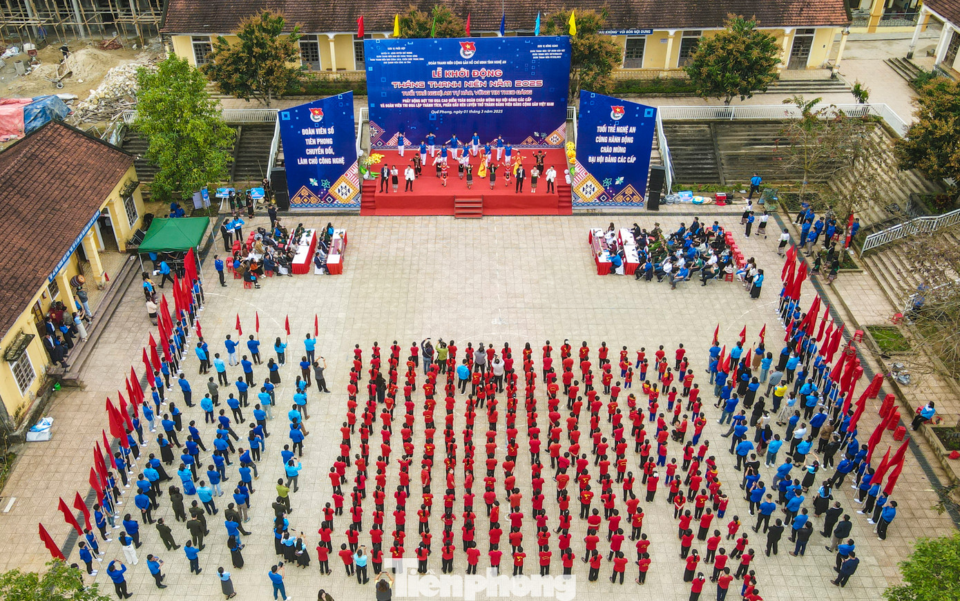 Dự lễ khởi động, có bà Phạm Thị Thu Thủy - Phó Vụ trưởng Vụ theo dõi công tác Phòng chống tham nhũng lãng phí tiêu cực, Chủ tịch Công đoàn Ban Nội chính Trung ương; bà Trương Thị Hồng Hà - Phó Vụ trưởng Vụ nghiên cứu, tổng hợp Ban Nội chính Trung ương; PGS, TS Đào Xuân Cơ - Giám đốc Bệnh viện Bạch Mai; ông Phan Đình Đạt - Phó Trưởng ban Tuyên giáo và Dân Vận Tỉnh ủy Nghệ An; chị Nguyễn Thị Phương Thúy - UV BCH T.Ư Đoàn, Bí thư Tỉnh Đoàn, Chủ tịch Hội LHTN Việt Nam tỉnh cùng lãnh đạo huyện Quế Phong, người dân địa phương và gần 700 đoàn viên thanh thiếu nhi trên địa bàn..