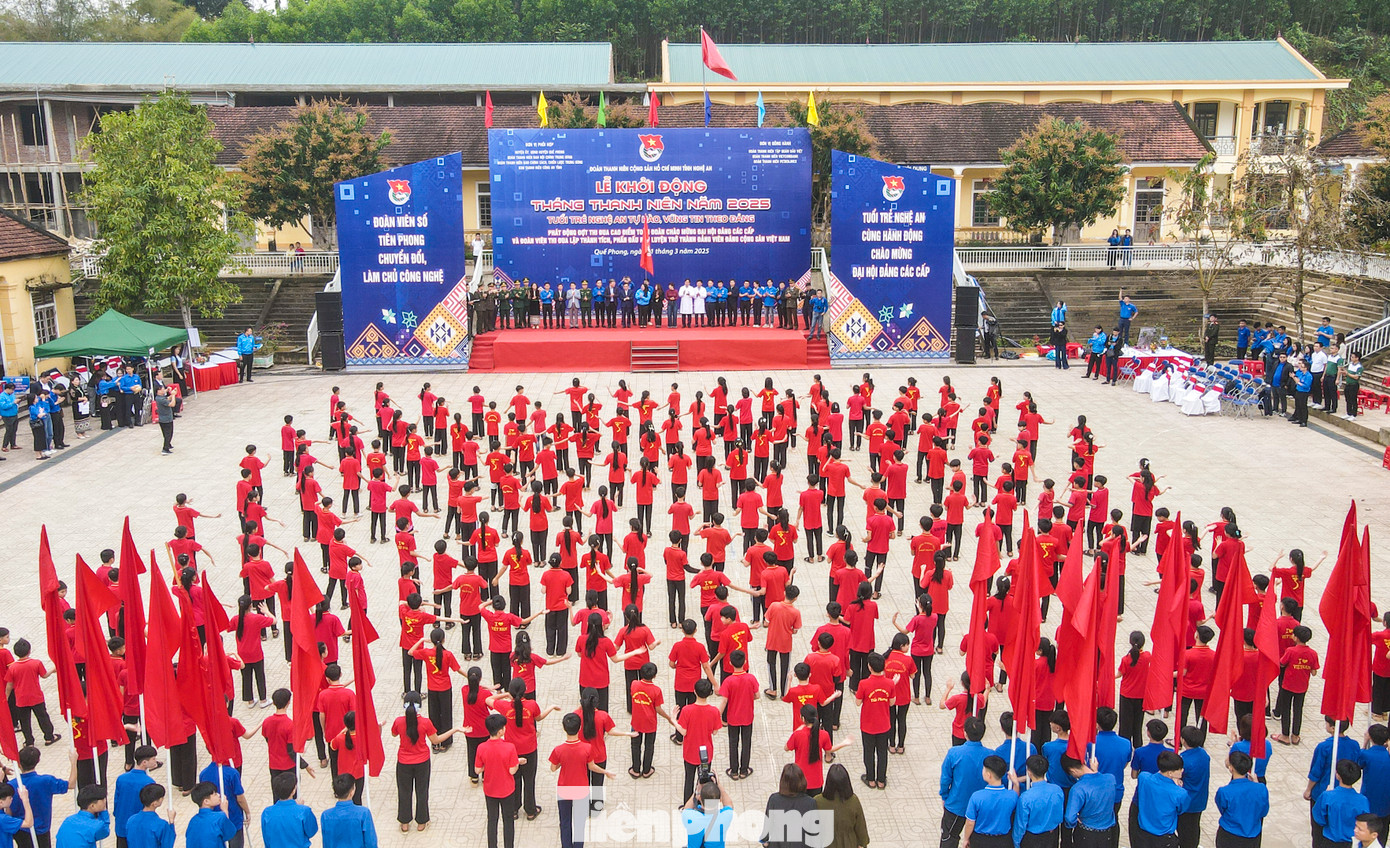 Sáng 1/3, tại Trường PTDT bán trú tiểu học và THCS Hạnh Dịch ở xã Hạnh Dịch, huyện Quế Phong (Nghệ An), Tỉnh Đoàn Nghệ An tổ chức Lễ khởi động Tháng Thanh niên 2025. Ảnh: Phạm Trường.