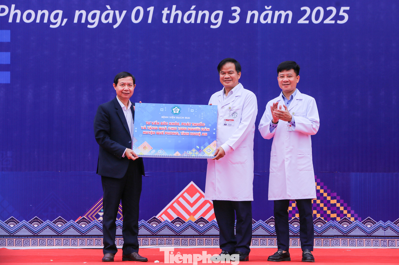 Tại lễ khởi động, nhiều hoạt động ý nghĩa đã diễn ra như hưởng ứng phong trào thi đua cả nước chung tay xóa nhà tạm, nhà dột nát do Thủ tướng Chính phủ phát động, Đoàn thanh niên Tập đoàn Bảo Việt Việt Nam đã hỗ trợ 2 căn nhà và Đoàn Thanh niên Tập đoàn Dầu khí Việt Nam hỗ trợ xây dựng 1 căn nhà cho người dân có hoàn cảnh khó khăn có nhu cầu xây dựng nhà ở trên địa bàn huyện Quế Phong. Mỗi căn nhà trị giá 50 triệu đồng. Ban Thanh niên Công an tỉnh cũng trao tặng 3 căn nhà tổng trị giá 180 triệu đồng cùng nhiều phần quà, hiện vật khác.