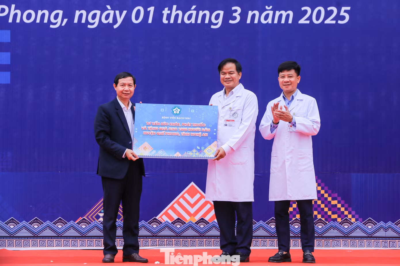 Tại lễ khởi động, nhiều hoạt động ý nghĩa đã diễn ra như hưởng ứng phong trào thi đua cả nước chung tay xóa nhà tạm, nhà dột nát do Thủ tướng Chính phủ phát động, Đoàn thanh niên Tập đoàn Bảo Việt Việt Nam đã hỗ trợ 2 căn nhà và Đoàn Thanh niên Tập đoàn Dầu khí Việt Nam hỗ trợ xây dựng 1 căn nhà cho người dân có hoàn cảnh khó khăn có nhu cầu xây dựng nhà ở trên địa bàn huyện Quế Phong. Mỗi căn nhà trị giá 50 triệu đồng. Ban Thanh niên Công an tỉnh cũng trao tặng 3 căn nhà tổng trị giá 180 triệu đồng cùng nhiều phần quà, hiện vật khác.