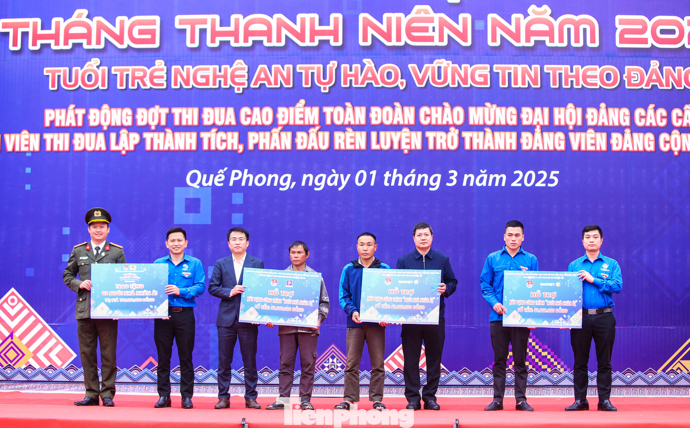 Tại lễ khởi động, nhiều hoạt động ý nghĩa đã diễn ra như hưởng ứng phong trào thi đua cả nước chung tay xóa nhà tạm, nhà dột nát do Thủ tướng Chính phủ phát động, Đoàn thanh niên Tập đoàn Bảo Việt Việt Nam đã hỗ trợ 2 căn nhà và Đoàn Thanh niên Tập đoàn Dầu khí Việt Nam hỗ trợ xây dựng 1 căn nhà cho người dân có hoàn cảnh khó khăn có nhu cầu xây dựng nhà ở trên địa bàn huyện Quế Phong. Mỗi căn nhà trị giá 50 triệu đồng. Ban Thanh niên Công an tỉnh cũng trao tặng 3 căn nhà tổng trị giá 180 triệu đồng cùng nhiều phần quà, hiện vật khác.