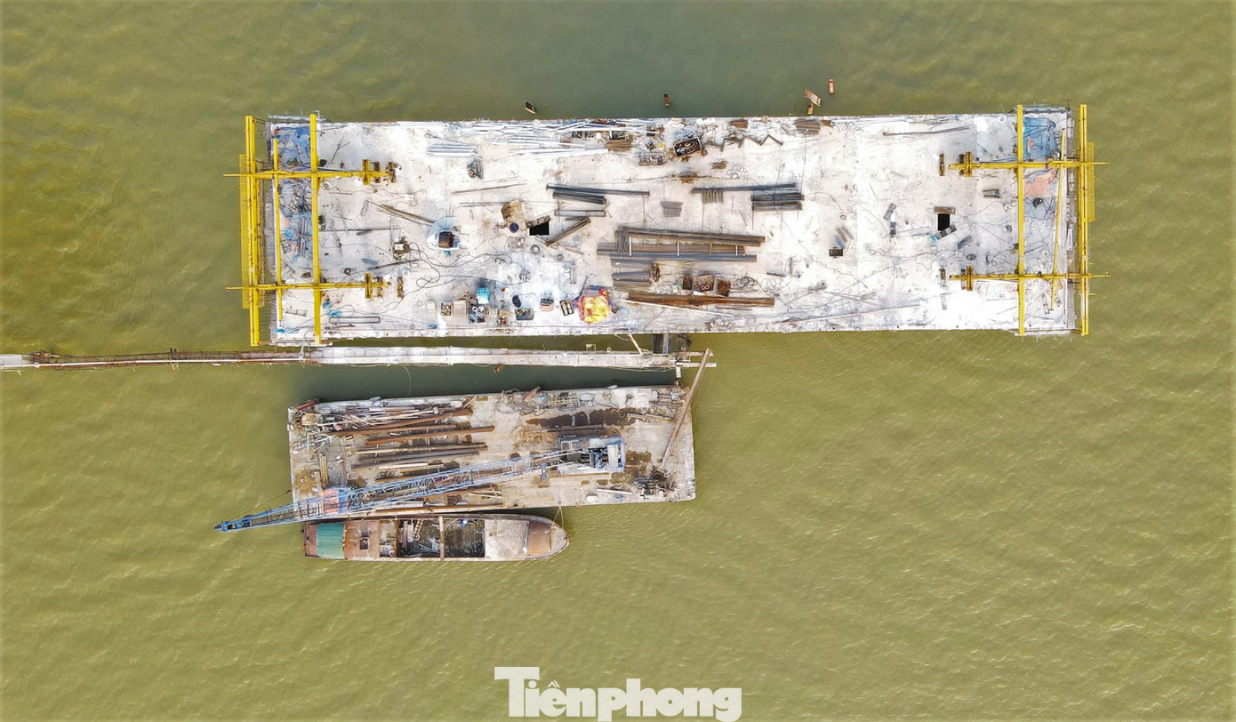 Sau 2 năm thi công, đến nay cầu Hưng Đức đã hoàn thành được 61% tiến độ. Dự kiến cầu sẽ được hợp long trước Tết Nguyên đán 2024 và hoàn thành vào tháng 5/2024. Đại diện Công ty CP Phúc Thành Hưng - doanh nghiệp vận hành, quản lý dự án cho biết đang chỉ đạo các nhà thầu tập trung nhân lực, máy móc, đẩy nhanh tiến độ thi công với mục tiêu đảm bảo kế hoạch đề ra.