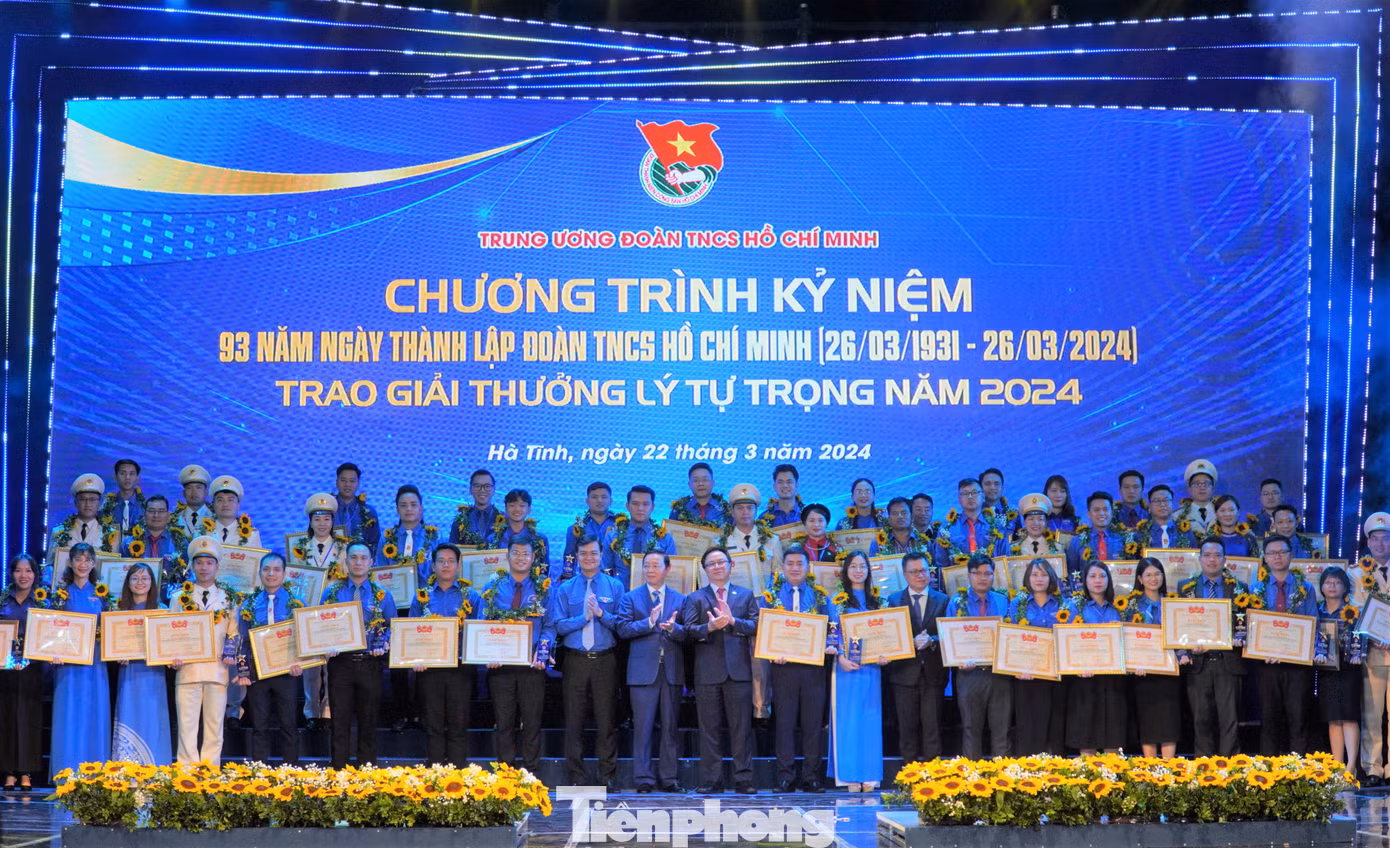 Tối 22/3 tại Hà Tĩnh, T.Ư Đoàn TNCS Hồ Chí Minh tổ chức lễ Kỷ niệm 93 năm ngày thành lập Đoàn TNCS Hồ Chí Minh (26/3/1931 - 26/3/2024) và trao Giải thưởng Lý Tự Trọng năm 2024.
