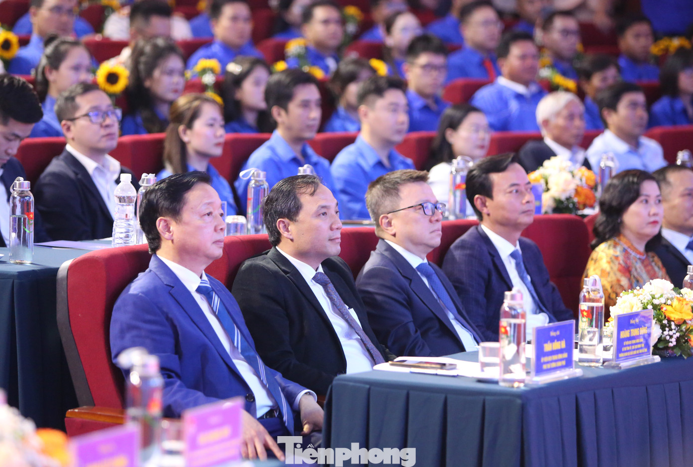 Tham dự chương trình có Phó Thủ tướng Chính phủ Trần Hồng Hà; ông Hoàng Trung Dũng - Bí thư Tỉnh ủy Hà Tĩnh; Phó Trưởng Ban Thường trực Ban Dân vận Trung ương, Phạm Tất Thắng; anh Bùi Quang Huy - Bí thư Thứ nhất Ban Chấp hành Trung ương Đoàn, Chủ nhiệm Ủy ban Quốc gia về Thanh niên Việt Nam; anh Nguyễn Ngọc Lương - Bí thư Thường trực Ban Chấp hành Trung ương Đoàn, Chủ tịch Hội Liên hiệp Thanh niên Việt Nam; anh Ngô Văn Cương - Bí thư Ban Chấp hành Trung ương Đoàn, Chủ nhiệm Ủy ban Kiểm tra Trung ương Đoàn cùng đại diện các bộ, ngành T.Ư và địa phương.