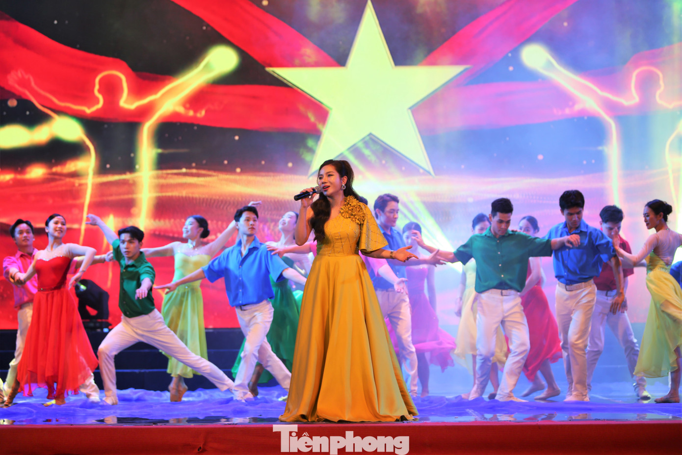 Nhiều chương trình nghệ thuật ấn tượng về sức trẻ, nhiệt huyết của tuổi trẻ. Qua vở kịch “Sống mãi tuổi 17” càng khẳng định câu nói bất hủ của người đoàn viên đầu tiên Lý Tự Trọng “Con đường của thanh niên chỉ là con đường cách mạng, không thể có con đường nào khác”.