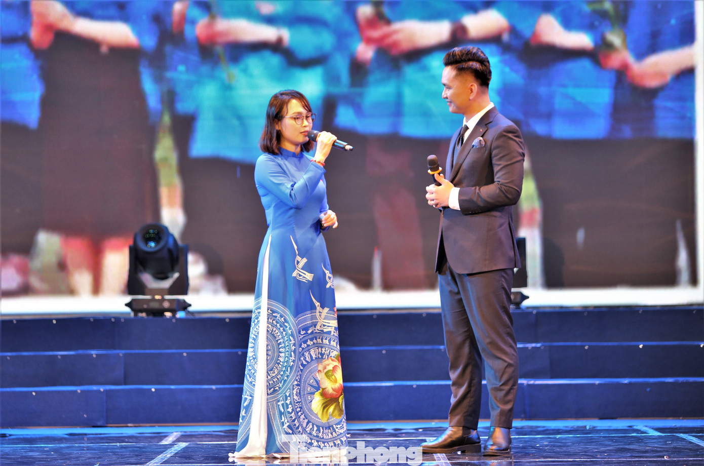 Cô Trương Thị Nhật Anh – Bí thư Đoàn TNCS Hồ Chí Minh, Trường THPT Chuyên Hà Tĩnh, là một trong những gương mặt tiêu biểu. Với công tác Đoàn ấn tượng, được đánh giá cao với sáng tạo trong việc sử dụng công nghệ thực tế ảo đã giúp học sinh dễ nắm bắt bài học cũng như hun đúc tinh thần yêu nước của các anh hùng dân tộc.