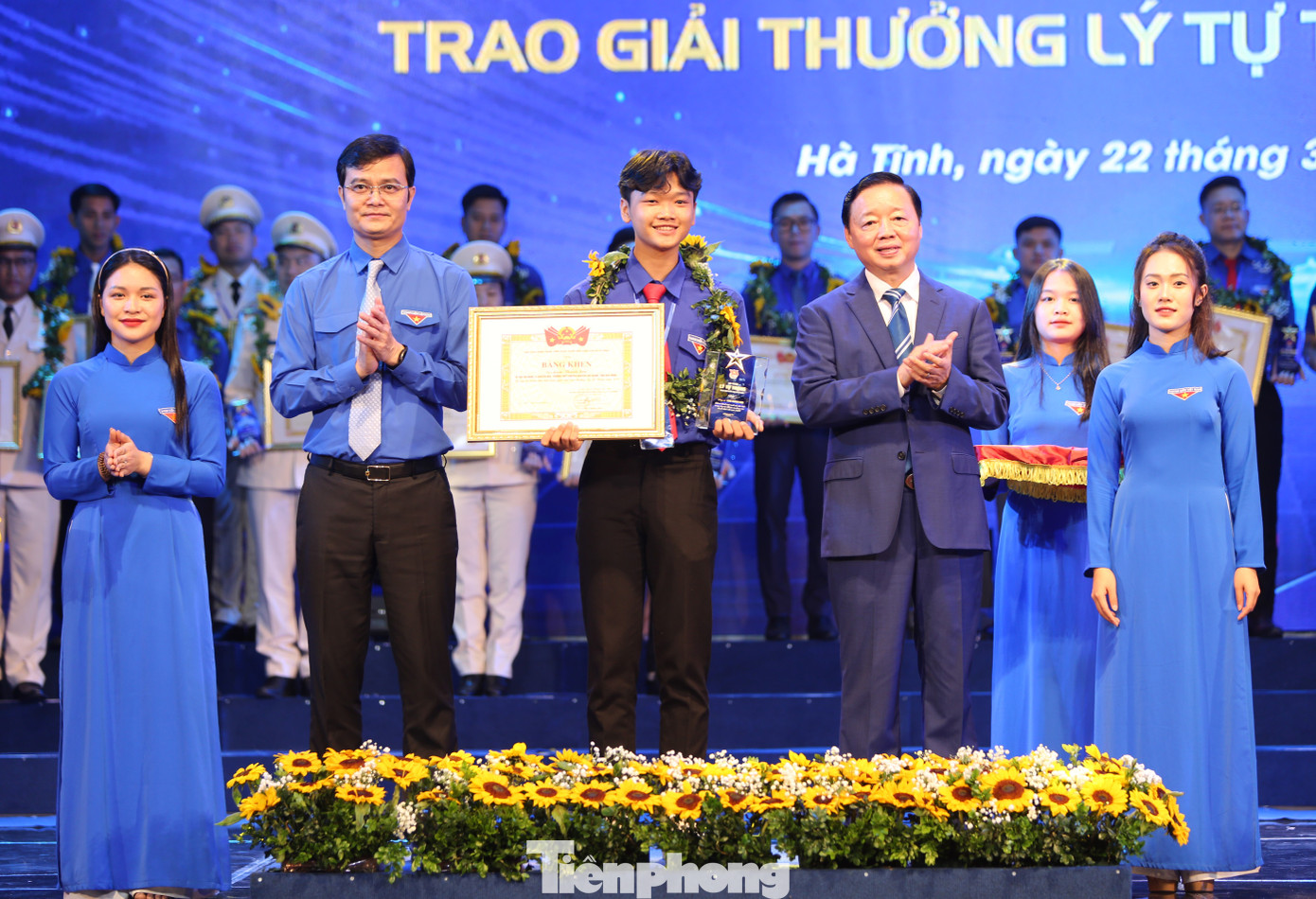 Trong 100 đại biểu nhận Giải thưởng Lý Tự Trọng năm 2024, có 11 đại biểu là người dân tộc thiểu số. Giải thưởng Lý Tự Trọng năm nay tôn vinh 44 đồng chí là cán bộ Đoàn xuất sắc thuộc khu vực địa bàn dân cư, 19 đại biểu thuộc khu vực trường học, 12 đại biểu thuộc khu vực hành chính - sự nghiệp, 16 đại biểu thuộc khu vực lực lượng vũ trang và 9 đại biểu thuộc khu vực doanh nghiệp.