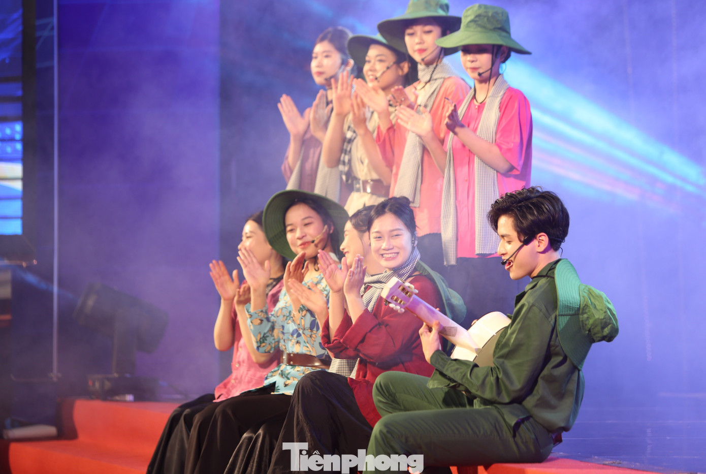 Nhiều chương trình nghệ thuật ấn tượng về sức trẻ, nhiệt huyết của tuổi trẻ. Qua vở kịch “Sống mãi tuổi 17” càng khẳng định câu nói bất hủ của người đoàn viên đầu tiên Lý Tự Trọng “Con đường của thanh niên chỉ là con đường cách mạng, không thể có con đường nào khác”.