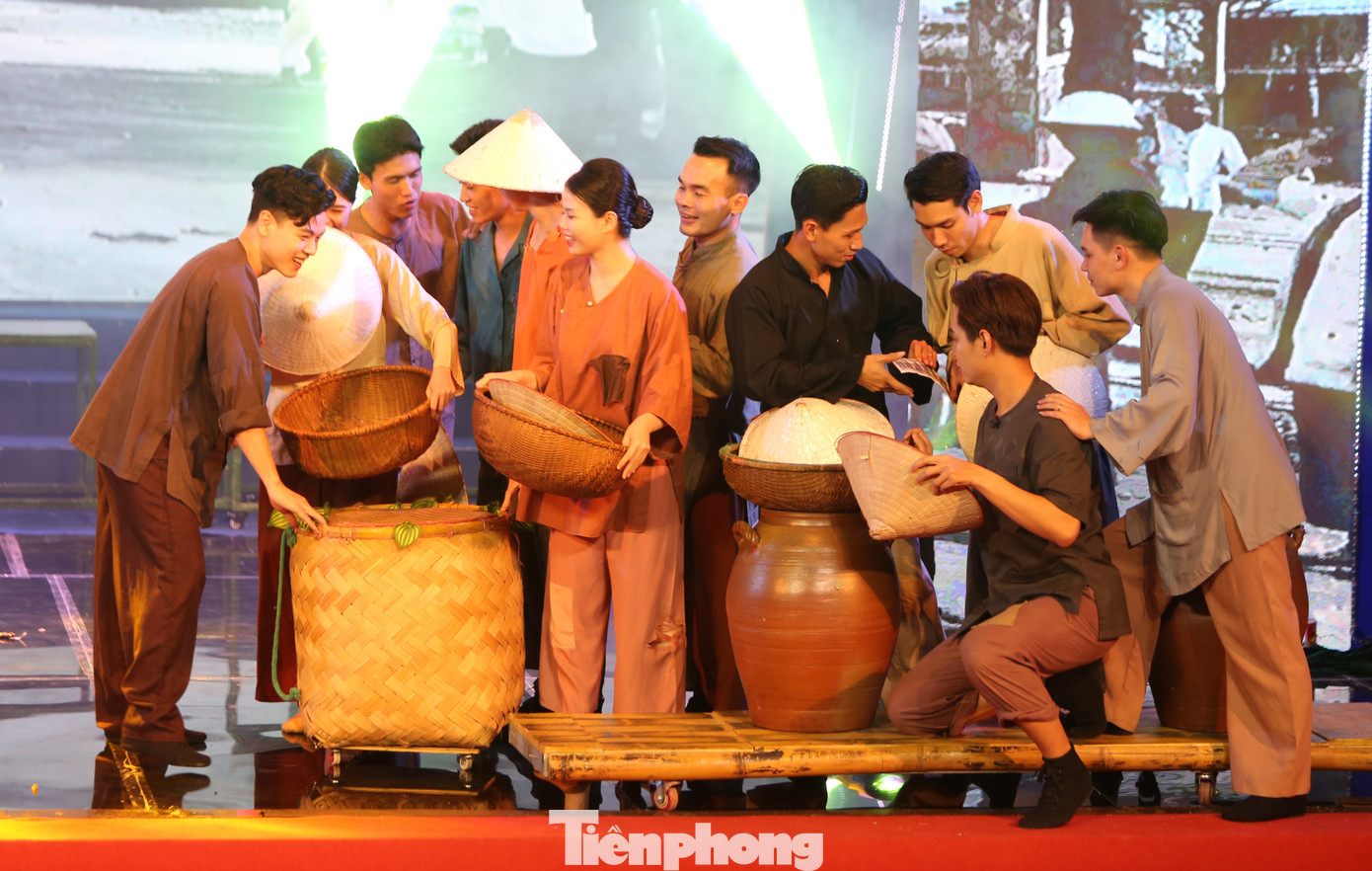 Nhiều chương trình nghệ thuật ấn tượng về sức trẻ, nhiệt huyết của tuổi trẻ. Qua vở kịch “Sống mãi tuổi 17” càng khẳng định câu nói bất hủ của người đoàn viên đầu tiên Lý Tự Trọng “Con đường của thanh niên chỉ là con đường cách mạng, không thể có con đường nào khác”.