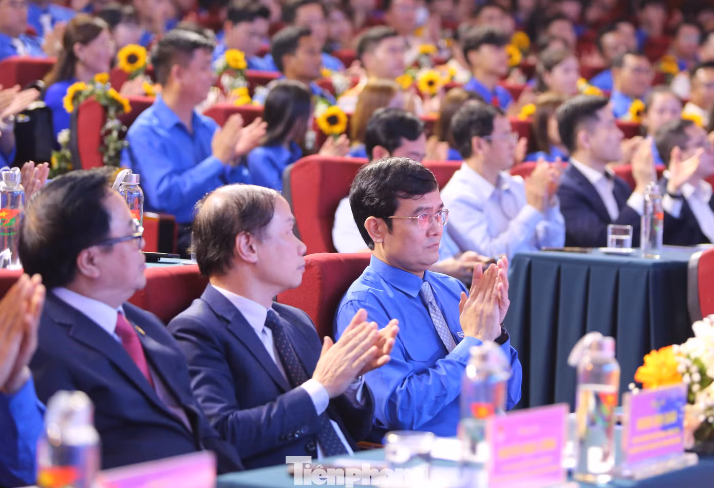 Tham dự chương trình có Phó Thủ tướng Chính phủ Trần Hồng Hà; ông Hoàng Trung Dũng - Bí thư Tỉnh ủy Hà Tĩnh; Phó Trưởng Ban Thường trực Ban Dân vận Trung ương, Phạm Tất Thắng; anh Bùi Quang Huy - Bí thư Thứ nhất Ban Chấp hành Trung ương Đoàn, Chủ nhiệm Ủy ban Quốc gia về Thanh niên Việt Nam; anh Nguyễn Ngọc Lương - Bí thư Thường trực Ban Chấp hành Trung ương Đoàn, Chủ tịch Hội Liên hiệp Thanh niên Việt Nam; anh Ngô Văn Cương - Bí thư Ban Chấp hành Trung ương Đoàn, Chủ nhiệm Ủy ban Kiểm tra Trung ương Đoàn cùng đại diện các bộ, ngành T.Ư và địa phương.
