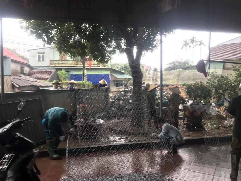 Các rọ đá được chuẩn bị sẵn, phục vụ việc gia cố bờ sông Ngàn Mọ.