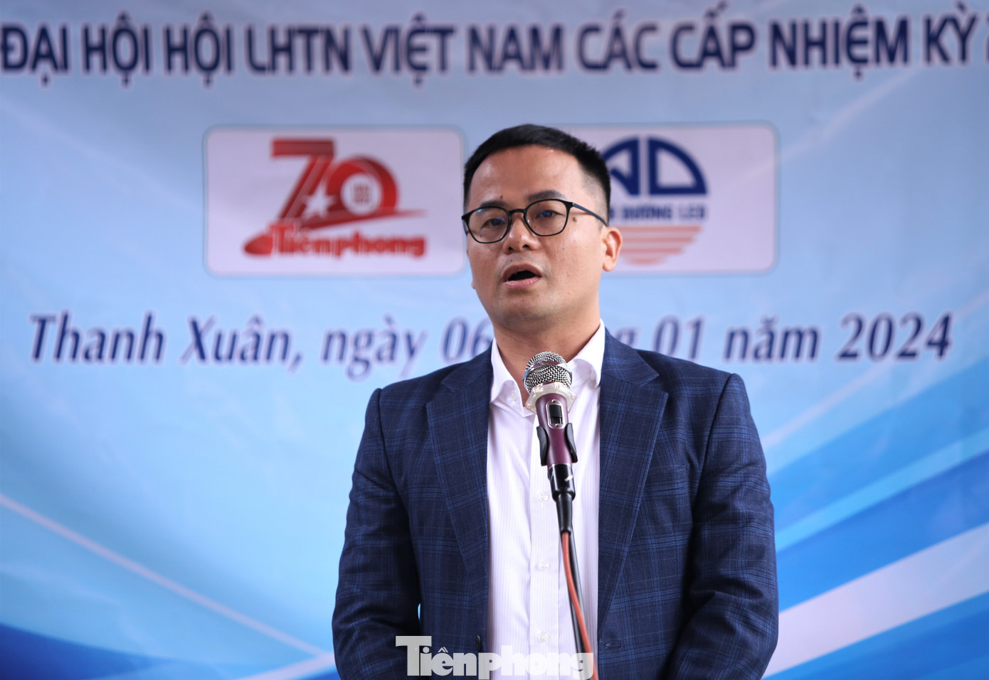 Tại buổi lễ, ông Đinh Xuân Hoàng – Phó Chủ tịch Công đoàn cơ sở BIDV Chi nhánh Nghệ An cho biết, qua khâu nối của Báo Tiền Phong, đơn vị biết được hoàn cảnh của gia đình cựu Thanh niên xung phong Lê Thị Khai (ở xã Thanh Lâm, Thanh Chương) có hoàn cảnh vô cùng khó khăn, cần sớm nhất căn nhà để đảm bảo cuộc sống.