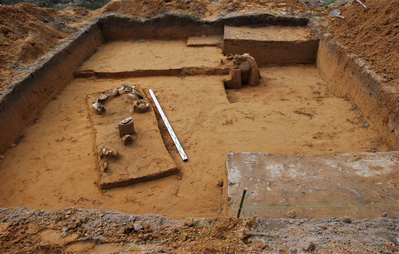 Khu vực này được công nhận là khu di tích bảo lưu các giá trị văn hóa từ hậu kỳ đá mới, văn hóa đồ đồng đến văn hóa Lý - Trần, Lê. Đặc biệt, đây là địa bàn giao thoa, hội tụ của nền văn hóa Đông Sơn (khu vực phía Bắc) và văn hóa Sa Huỳnh (khu vực Nam Trung bộ) - một di tích khảo cổ học hiếm có trong hệ thống di tích khảo cổ học Việt Nam. Khu vực này được công nhận là khu di tích bảo lưu các giá trị văn hóa từ hậu kỳ đá mới, văn hóa đồ đồng đến văn hóa Lý - Trần, Lê. Đặc biệt, đây là địa bàn giao thoa, hội tụ của nền văn hóa Đông Sơn (khu vực phía Bắc) và văn hóa Sa Huỳnh (khu vực Nam Trung bộ) - một di tích khảo cổ học hiếm có trong hệ thống di tích khảo cổ học Việt Nam.