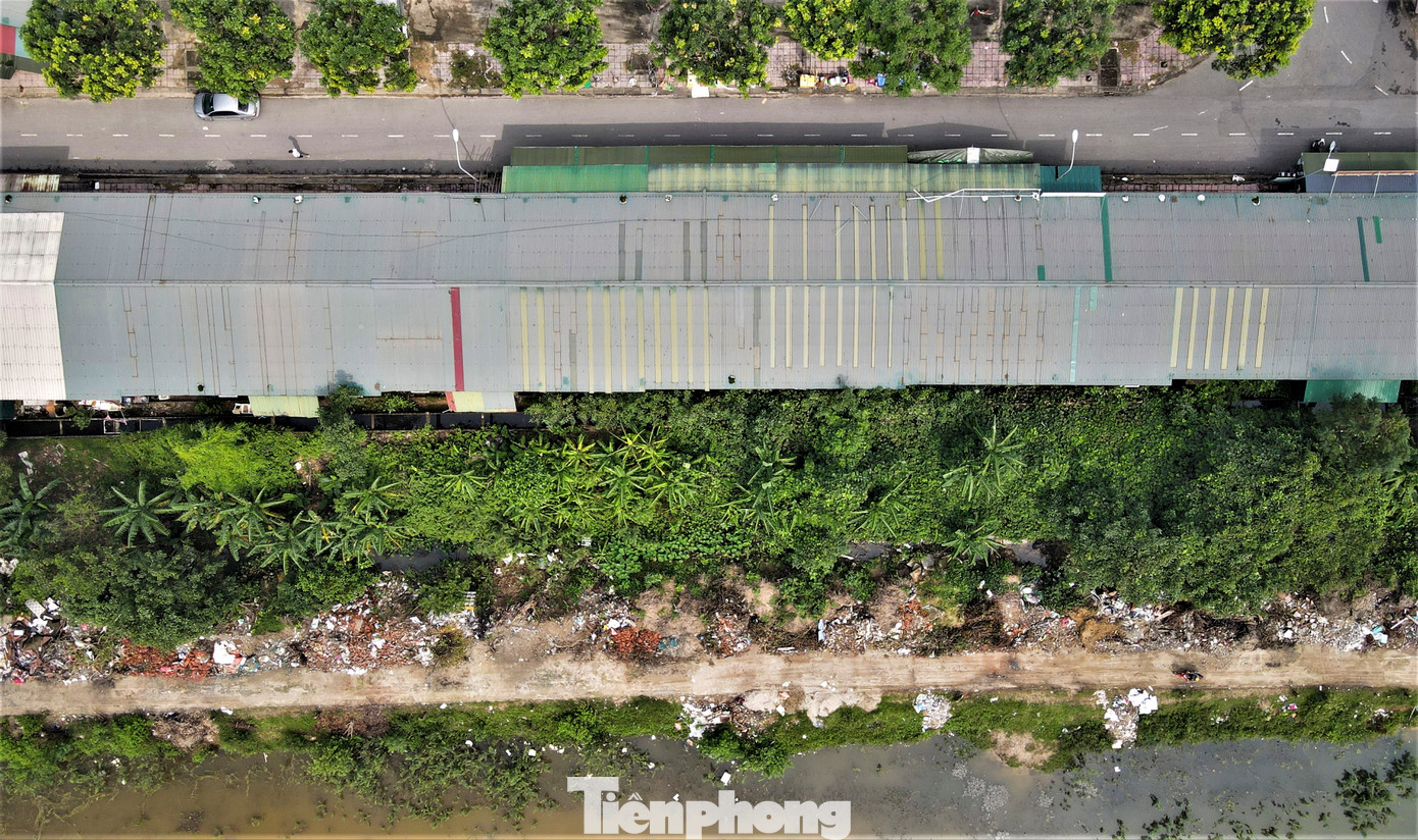 Cảnh nhếch nhác trên “con đường rác” ở đô thị phía Bắc Hà Tĩnh. Cảnh nhếch nhác trên “con đường rác” ở đô thị phía Bắc Hà Tĩnh.