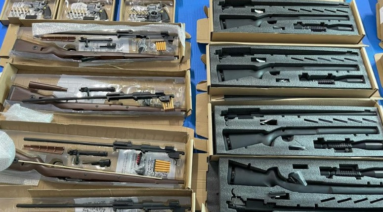 Công an đồng loạt triệt phá, bắt nhiều đối tượng, thu nhiều vũ khí. Công an đồng loạt triệt phá, bắt nhiều đối tượng, thu nhiều vũ khí.