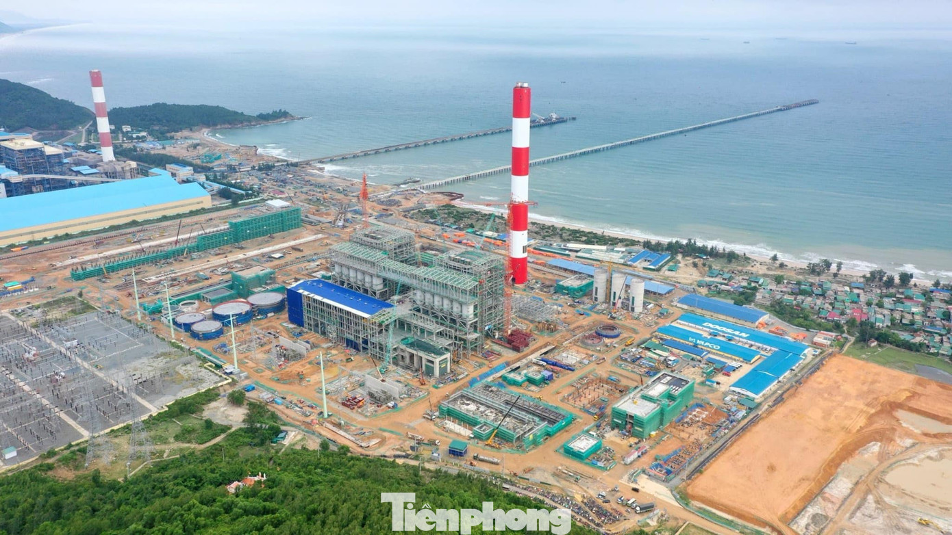 Dự án Nhà máy nhiệt điện Vũng Áng 2 được thực hiện tại Khu kinh tế Vũng Áng, thuộc xã Kỳ Lợi, thị xã Kỳ Anh (Hà Tĩnh). Dự án có tổng kinh phí 2,2 tỷ USD, theo hình thức BOT, do Công ty TNHH Nhiệt điện Vũng Áng II (VAPCO) làm chủ đầu tư. Quy mô công trình có 2 tổ máy với tổng công suất 1.330MW.