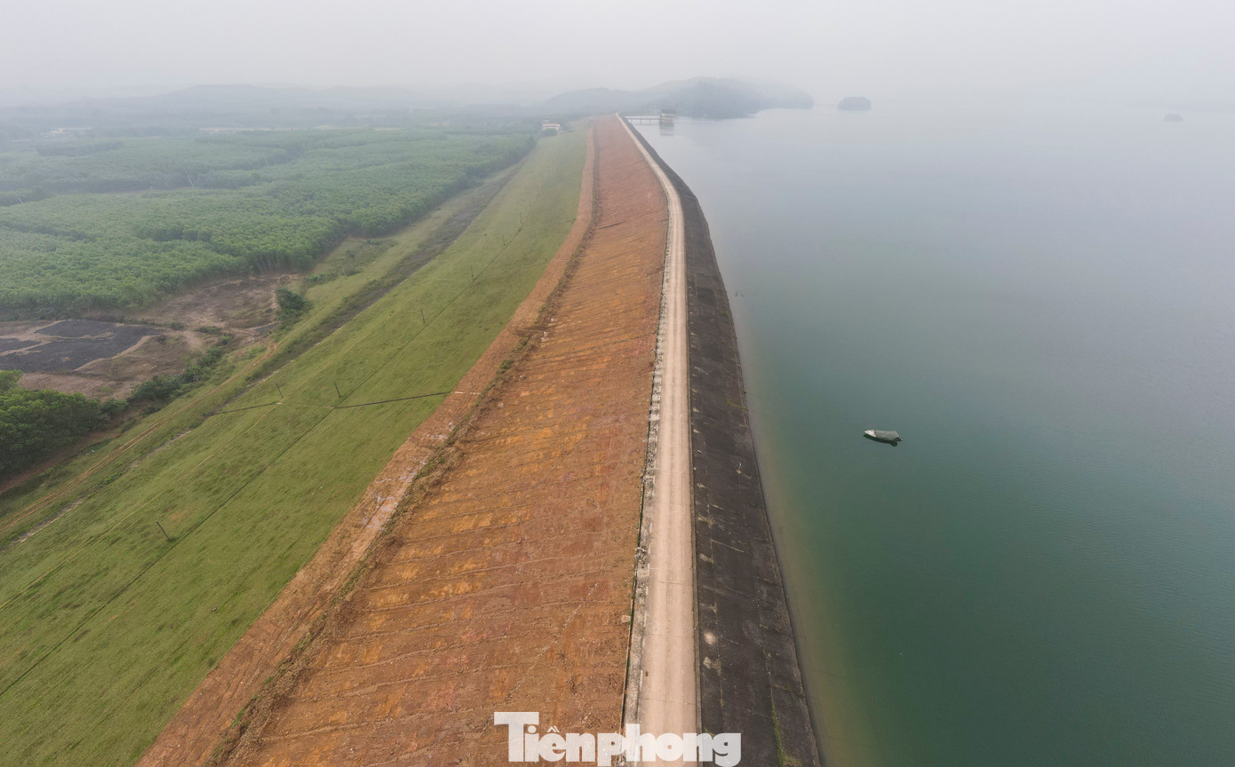 Các hạng mục hồ Kẻ Gỗ đang được triển khai nâng cấp. Các hạng mục hồ Kẻ Gỗ đang được triển khai nâng cấp.