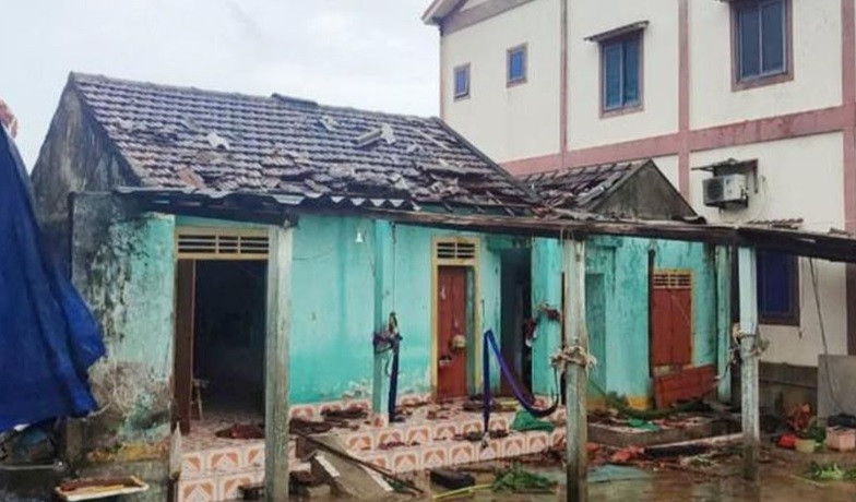 14 nhà dân ở Hà Tĩnh bị tốc mái.