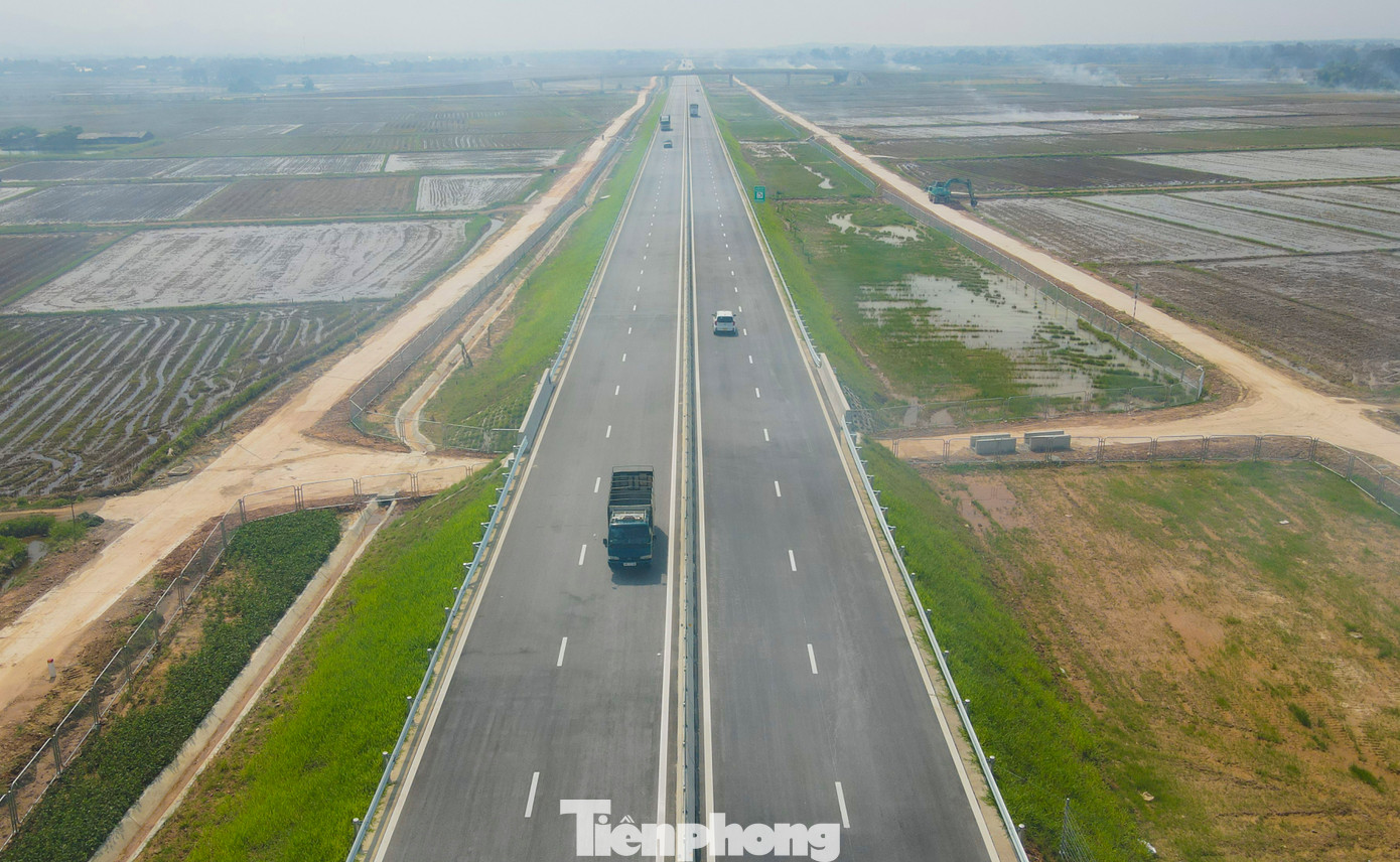 Cao tốc đoạn qua Hà Tĩnh đưa vào khai thác từ cuối tháng 4. Cao tốc đoạn qua Hà Tĩnh đưa vào khai thác từ cuối tháng 4.