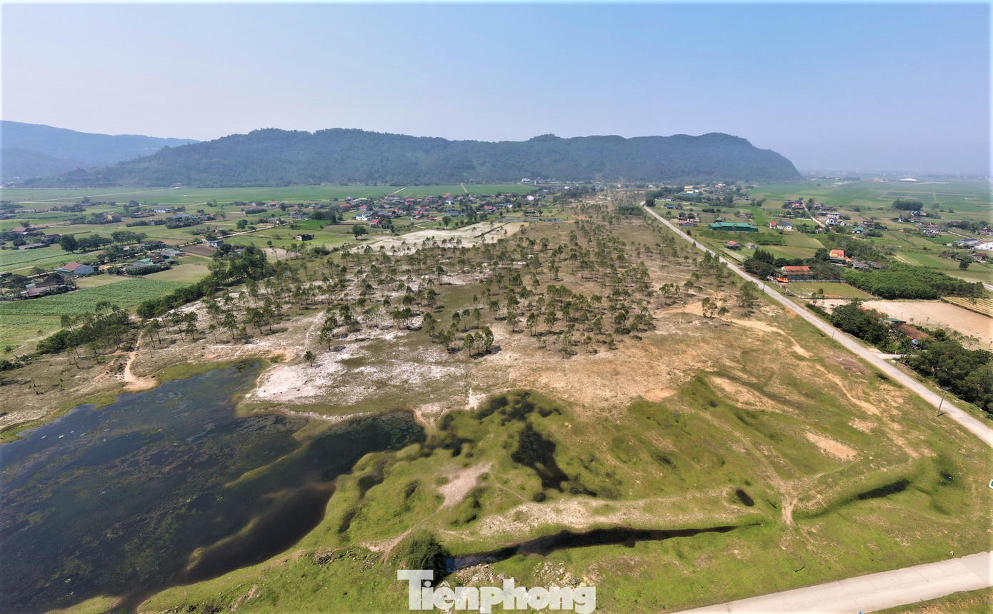 Di chỉ khảo cổ Phôi Phối – Bãi Cọi nằm ở xã Xuân Viên (huyện Nghi Xuân, Hà Tĩnh). Nơi đây là một cồn cát rộng khoảng 3ha và tồn tại hàng trăm năm (trong khung niên đại khoảng 2.500 – 2.000 TCN). Di tích này được phát hiện vào đầu năm 1974 và được phép khai quật năm 1976. Di chỉ khảo cổ Phôi Phối – Bãi Cọi nằm ở xã Xuân Viên (huyện Nghi Xuân, Hà Tĩnh). Nơi đây là một cồn cát rộng khoảng 3ha và tồn tại hàng trăm năm (trong khung niên đại khoảng 2.500 – 2.000 TCN). Di tích này được phát hiện vào đầu năm 1974 và được phép khai quật năm 1976.