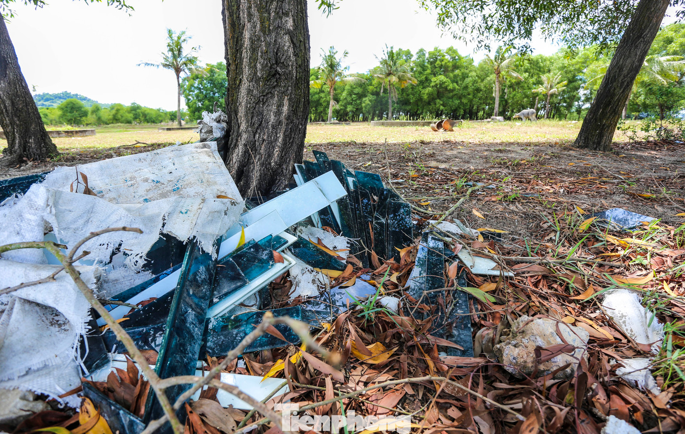 Nhiều vị trí được người dân làm nơi đổ các loại rác thải. Nhiều vị trí được người dân làm nơi đổ các loại rác thải.