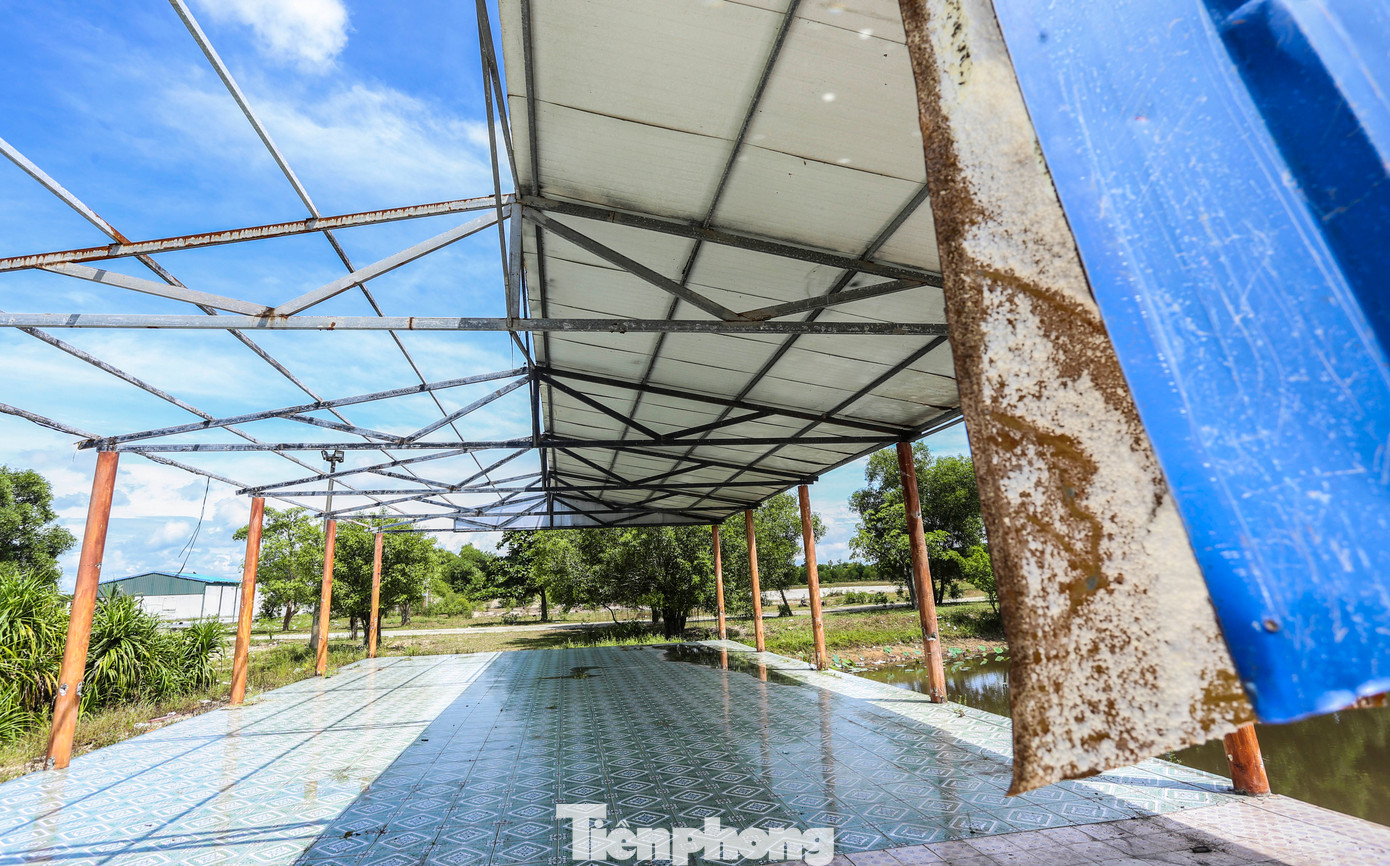 Theo người dân địa phương, thời điểm khu khai thác Titan được đầu tư thành khu du lịch với những vườn hoa nở rộ đã thu hút rất đông du khách về thăm quan. Ít năm sau, các hoạt động du lịch không được đầu tư, chăm sóc dẫn đến xuống cấp nhanh chóng. Theo người dân địa phương, thời điểm khu khai thác Titan được đầu tư thành khu du lịch với những vườn hoa nở rộ đã thu hút rất đông du khách về thăm quan. Ít năm sau, các hoạt động du lịch không được đầu tư, chăm sóc dẫn đến xuống cấp nhanh chóng.