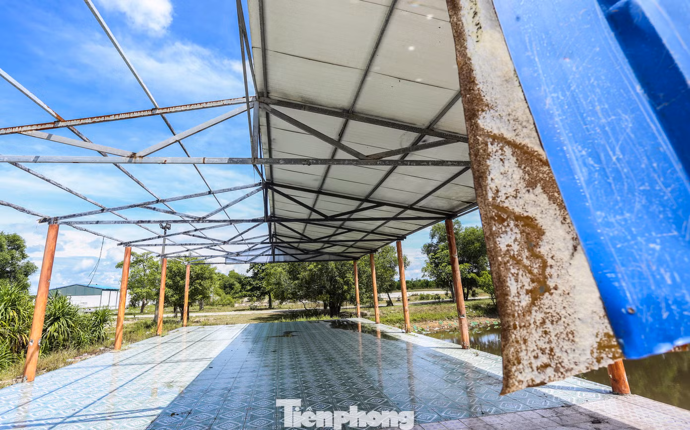 Theo người dân địa phương, thời điểm khu khai thác Titan được đầu tư thành khu du lịch với những vườn hoa nở rộ đã thu hút rất đông du khách về thăm quan. Ít năm sau, các hoạt động du lịch không được đầu tư, chăm sóc dẫn đến xuống cấp nhanh chóng. Theo người dân địa phương, thời điểm khu khai thác Titan được đầu tư thành khu du lịch với những vườn hoa nở rộ đã thu hút rất đông du khách về thăm quan. Ít năm sau, các hoạt động du lịch không được đầu tư, chăm sóc dẫn đến xuống cấp nhanh chóng.