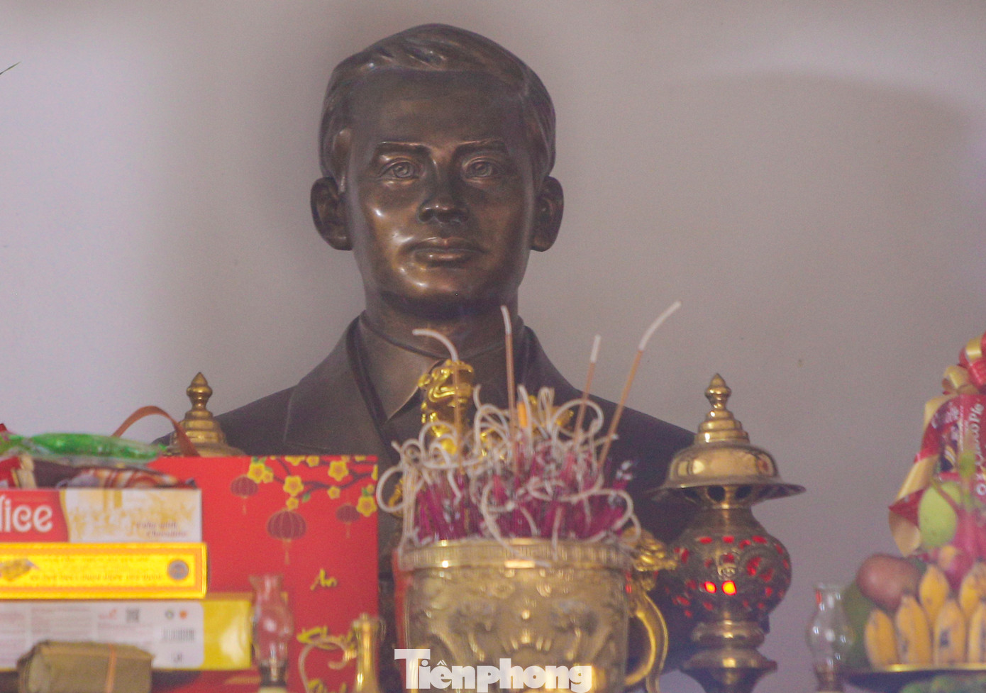 Trong một ngôi nhà thờ có bức tượng của cố Tổng Bí thư Hà Huy Tập. Trong một ngôi nhà thờ có bức tượng của cố Tổng Bí thư Hà Huy Tập.