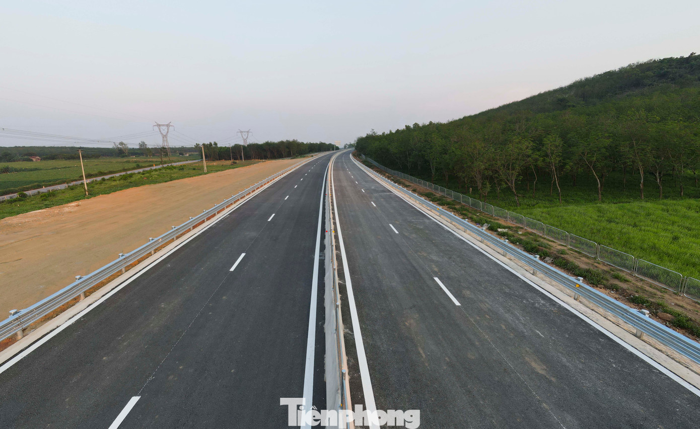 Giai đoạn phân kỳ, công trình được thiết kế quy mô 4 làn xe, mặt đường rộng 17 m, giai đoạn hoàn chỉnh 6 làn xe, mặt đường rộng 32,25m, vận tốc 60-90km/h.