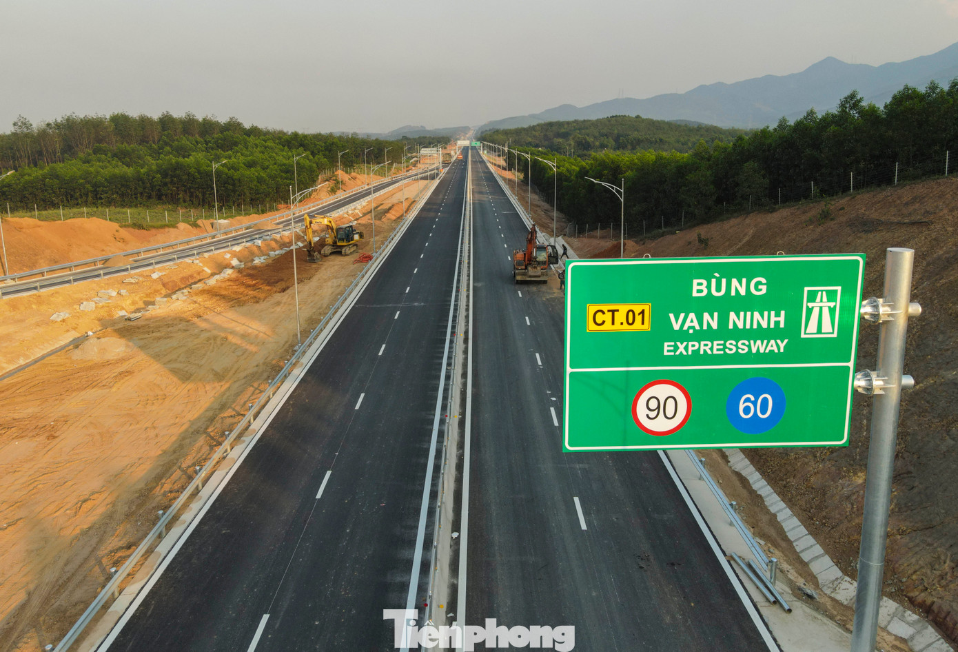 Giai đoạn phân kỳ, công trình được thiết kế quy mô 4 làn xe, mặt đường rộng 17 m, giai đoạn hoàn chỉnh 6 làn xe, mặt đường rộng 32,25m, vận tốc 60-90km/h.