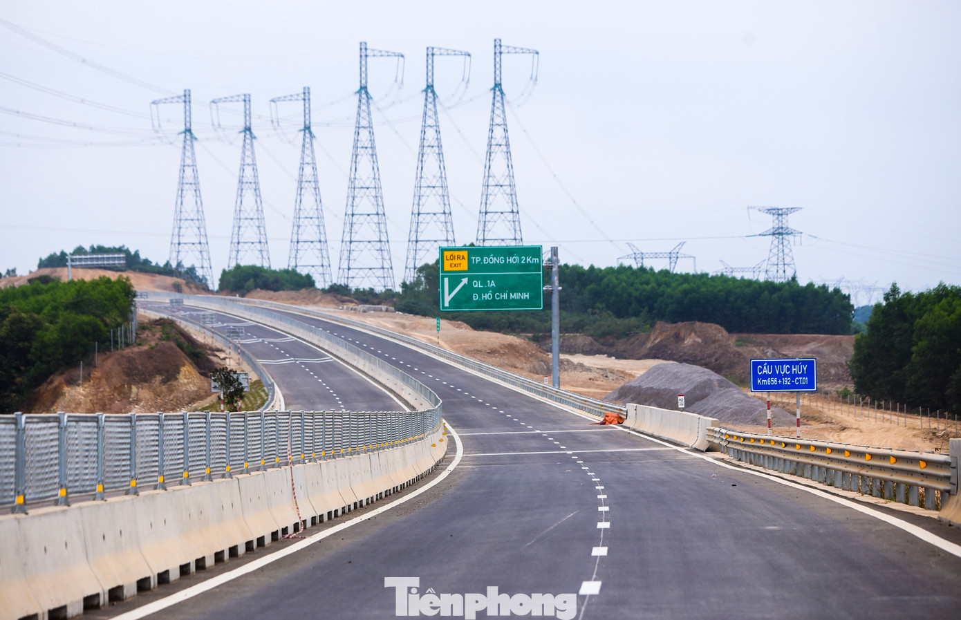 Việc hoàn thành và thông xe sớm dự án có ý nghĩa đặc biệt quan trọng trong việc kết nối giao thông liên vùng, thúc đẩy phát triển kinh tế - xã hội khu vực Bắc Trung Bộ và tỉnh Quảng Bình.