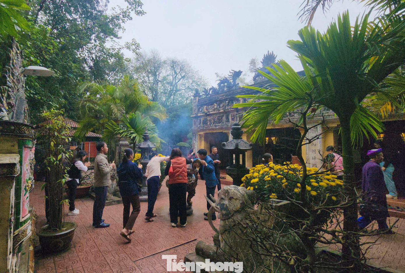 Ngôi đền được xây dựng vào thế kỷ thứ XIV, tọa lạc trên một cồn cát cao và khá rộng với diện tích hơn 26.000 m2. Trải qua hàng trăm năm tồn tại với bao biến cố của lịch sử, chiến tranh và thiên tai, kiến trúc của ngôi đền phần nào bị mai một. Song đây vẫn là di tích lịch sử đồ sộ mang nhiều ý nghĩa to lớn.