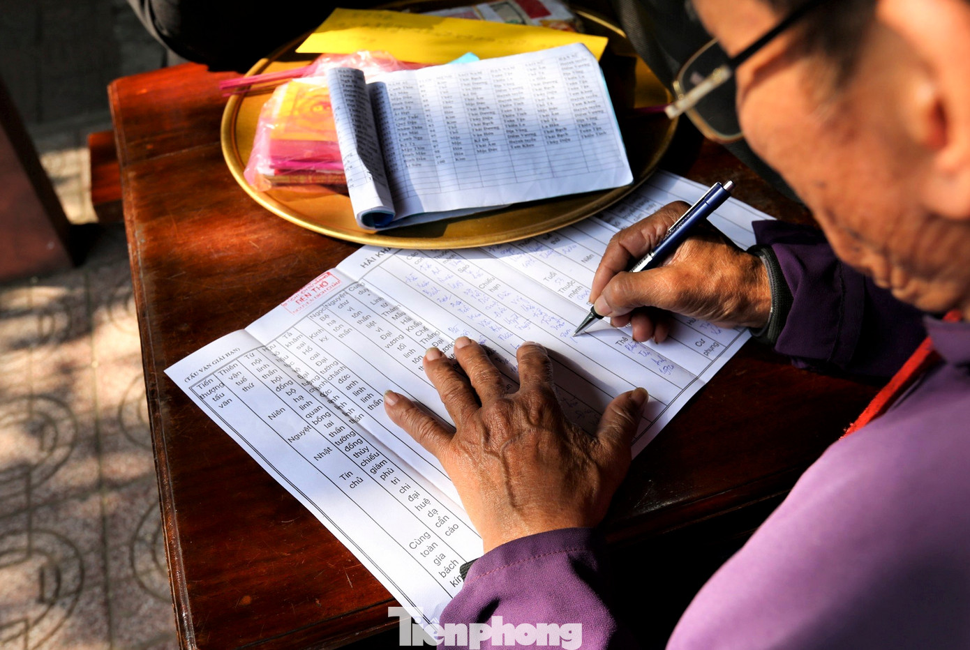 Đại diện Ban quản lý Khu di tích đền thờ cho biết những ngày đầu năm 2025, địa điểm tâm linh này đón hơn 100.000 lượt du khách tới chiêm bái, dâng hương cầu tài lộc.