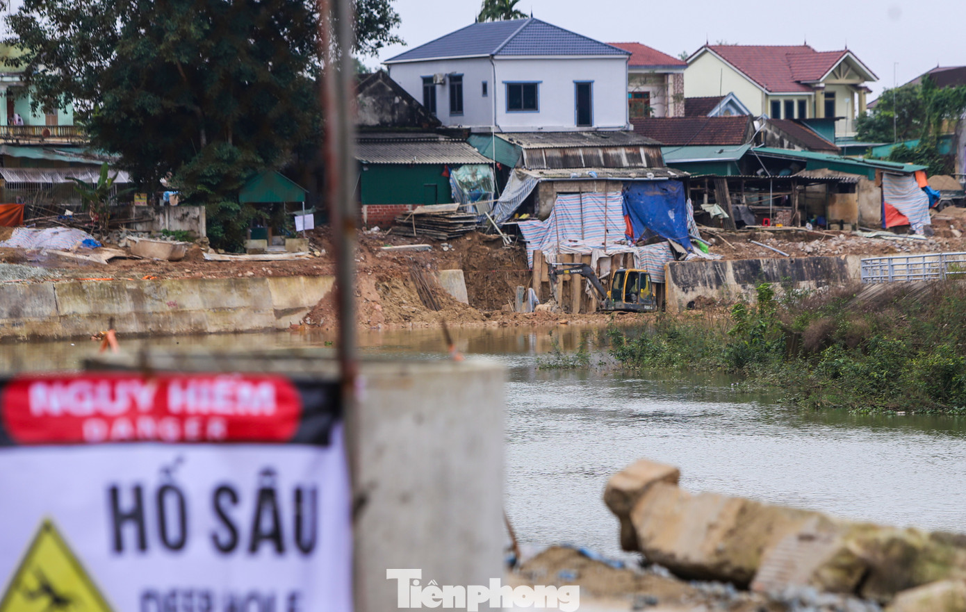 Đại diện Ban Quản lý các dự án xây dựng huyện Cẩm Xuyên cho biết, theo kế hoạch, công trình hoàn thiện, bàn giao vào cuối tháng 12/2024. Chủ đầu tư đang đốc thúc nhà thầu tranh thủ thời tiết thuận lợi, huy động máy móc, nhân lực thi công sớm đưa dự án về đích.