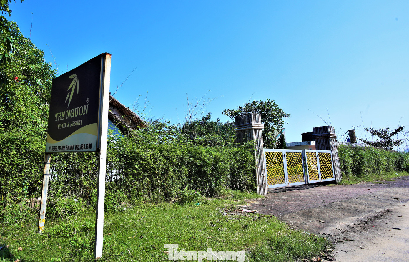 Cảnh đìu hiu, vắng lặng, luôn cửa đóng then cài tại dự án.