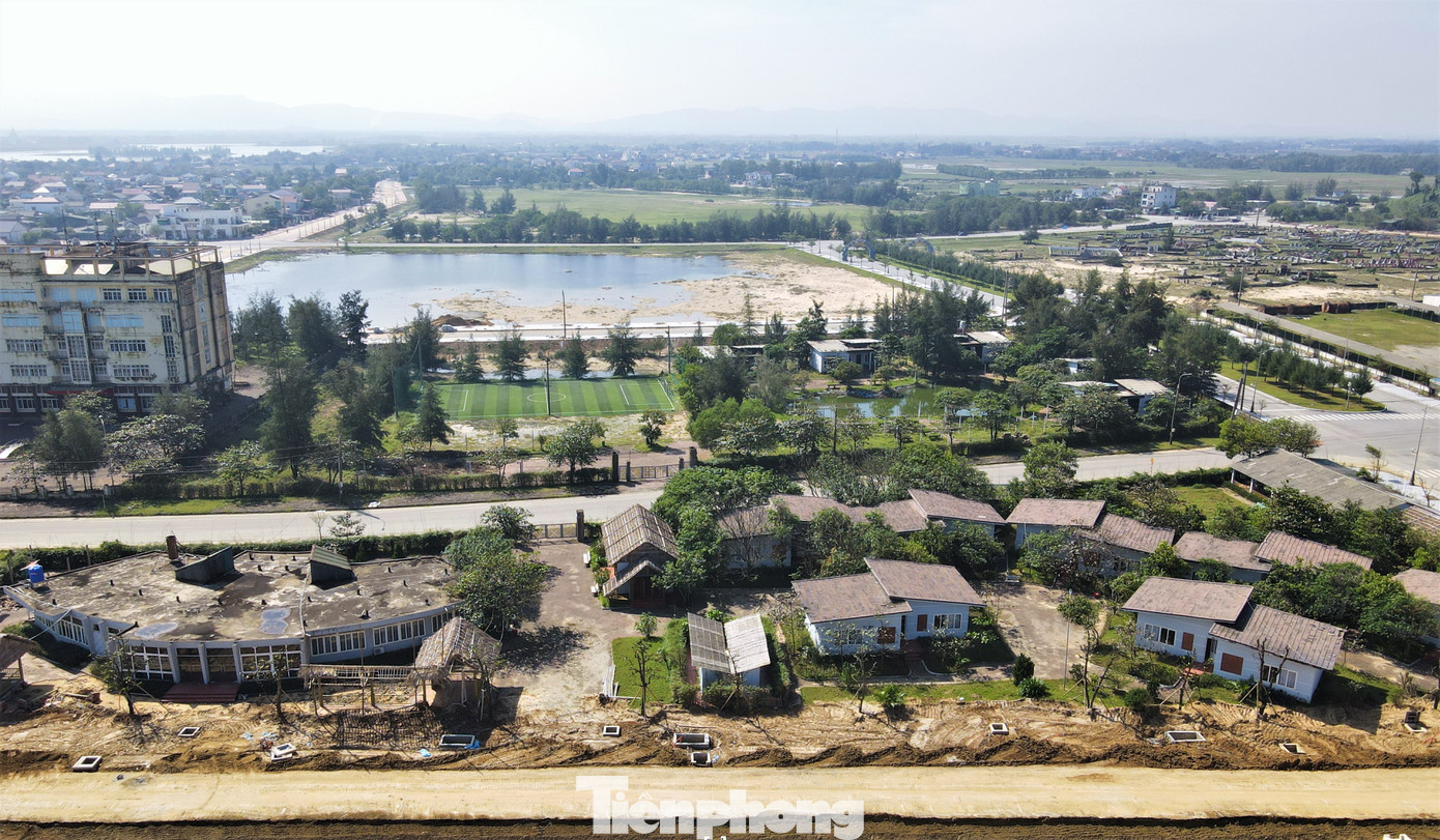 Theo quy hoạch, dự án sẽ có khu khách sạn 11 tầng, 14 khối nhà bungalow 1 và 2 tầng, khu ẩm thực 2 tầng, khu thể thao. Tổng mức đầu tư dự án là 100 tỷ đồng.