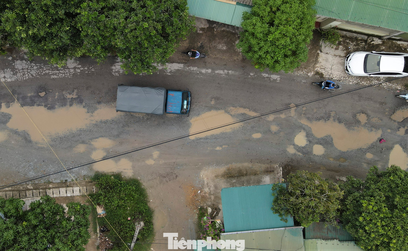 Người dân địa phương cho biết tuyến đường có mật độ giao thông đi lại thường xuyên và dày đặc. Nhiều năm trở lại đây, tuyến đường xuống cấp hơn song chưa thấy dự án nâng cấp, sửa chữa nào được triển khai.