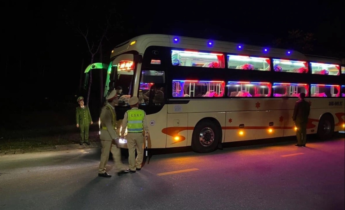 Theo Công an tỉnh Hà Tĩnh, hơn 2.000 cán bộ, chiến sĩ gồm các đơn vị nghiệp vụ, cảnh sát hình sự, cảnh sát giao thông, cảnh sát điều tra, công an các địa phương và lực lượng công an xã trên địa bàn đã được huy động tổng lực để phối hợp với Cục C10 và Trại giam Xuân Hà truy bắt 2 phạm nhân.