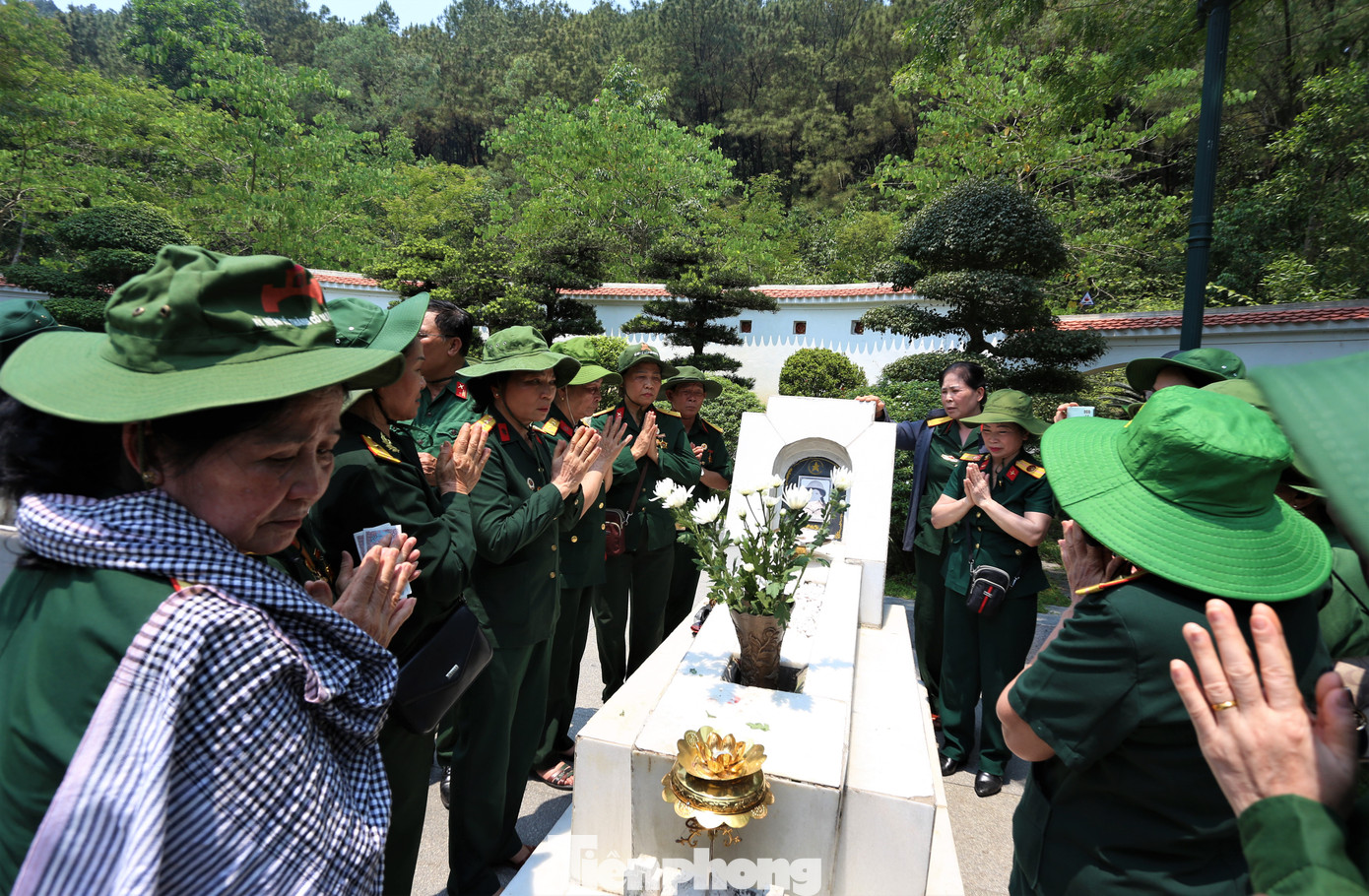 “Tôi đã về Ngã ba Đồng Lộc lần này là lần thứ 3. Lần nào tôi cũng nghẹn ngào, xúc động trước sự hy sinh anh dũng của những người đồng đội. Chúng tôi may mắn hơn khi được lành lặn trở về sau chiến tranh”, cựu binh Trần Ngọc Đối nói.