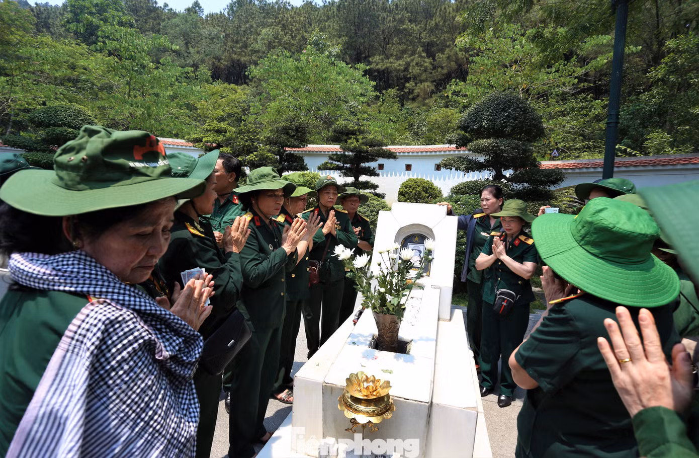 “Tôi đã về Ngã ba Đồng Lộc lần này là lần thứ 3. Lần nào tôi cũng nghẹn ngào, xúc động trước sự hy sinh anh dũng của những người đồng đội. Chúng tôi may mắn hơn khi được lành lặn trở về sau chiến tranh”, cựu binh Trần Ngọc Đối nói.