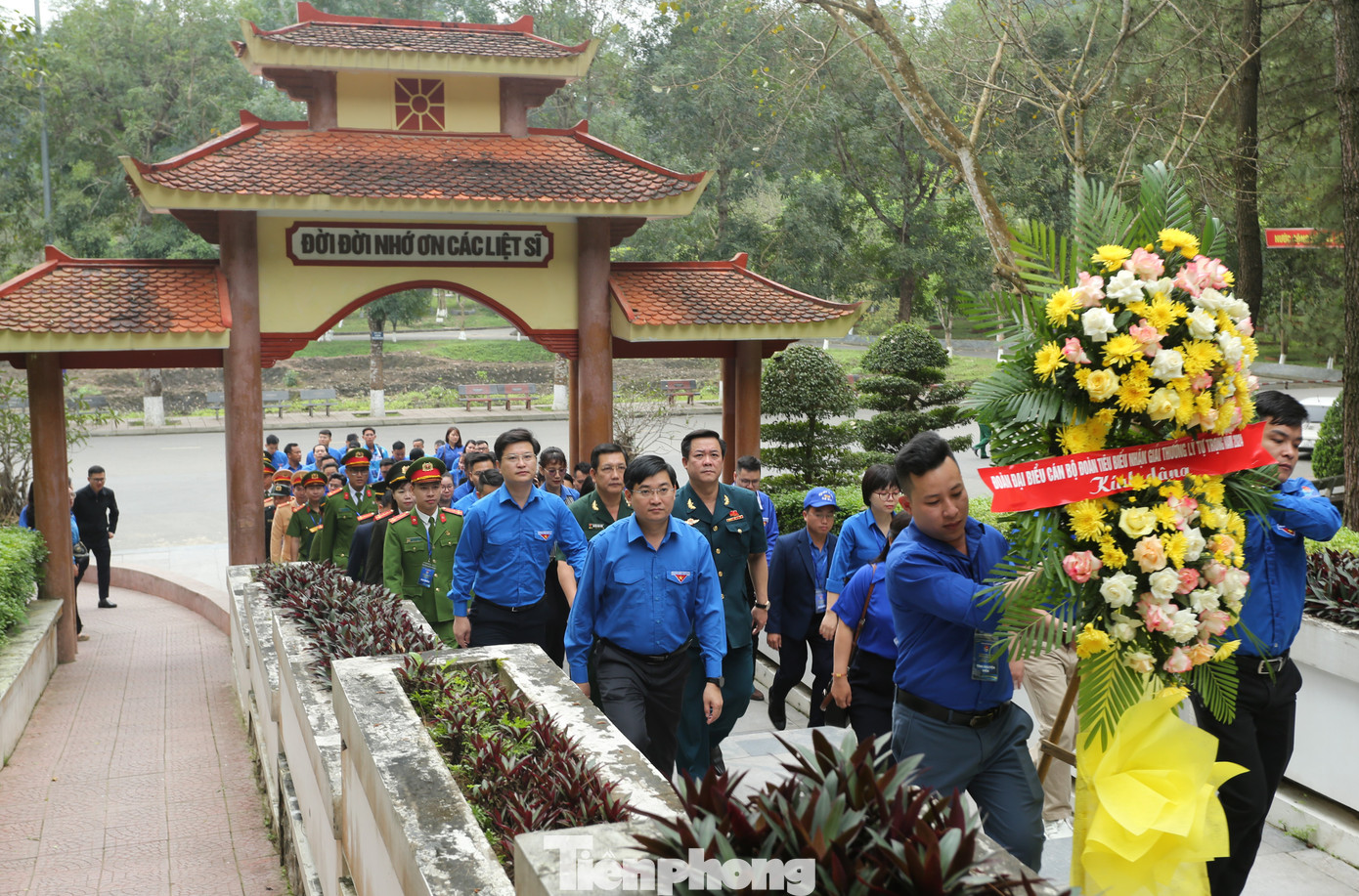 Sáng 22/3, đoàn công tác của T.Ư Đoàn và 100 cán bộ Đoàn được Giải thưởng Lý Tự Trọng năm 2024 đã có chuyến hành trình về nguồn, thăm di tích lịch sử Ngã Ba Đồng Lộc (huyện Can Lộc), khu mộ Tổng Bí thư Trần Phú (huyện Đức Thọ, tỉnh Hà Tĩnh). Sáng 22/3, đoàn công tác của T.Ư Đoàn và 100 cán bộ Đoàn được Giải thưởng Lý Tự Trọng năm 2024 đã có chuyến hành trình về nguồn, thăm di tích lịch sử Ngã Ba Đồng Lộc (huyện Can Lộc), khu mộ Tổng Bí thư Trần Phú (huyện Đức Thọ, tỉnh Hà Tĩnh).