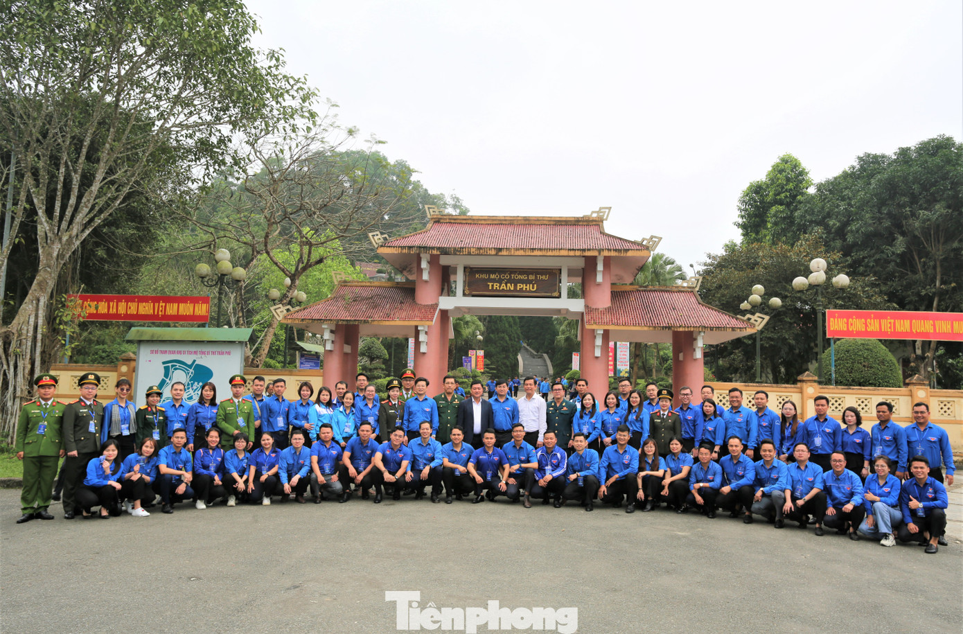 100 cán bộ Đoàn được nhận Giải thưởng Lý Tự Trọng năm 2024 và đoàn công tác T.Ư Đoàn chụp ảnh lưu niệm. 100 cán bộ Đoàn được nhận Giải thưởng Lý Tự Trọng năm 2024 và đoàn công tác T.Ư Đoàn chụp ảnh lưu niệm.