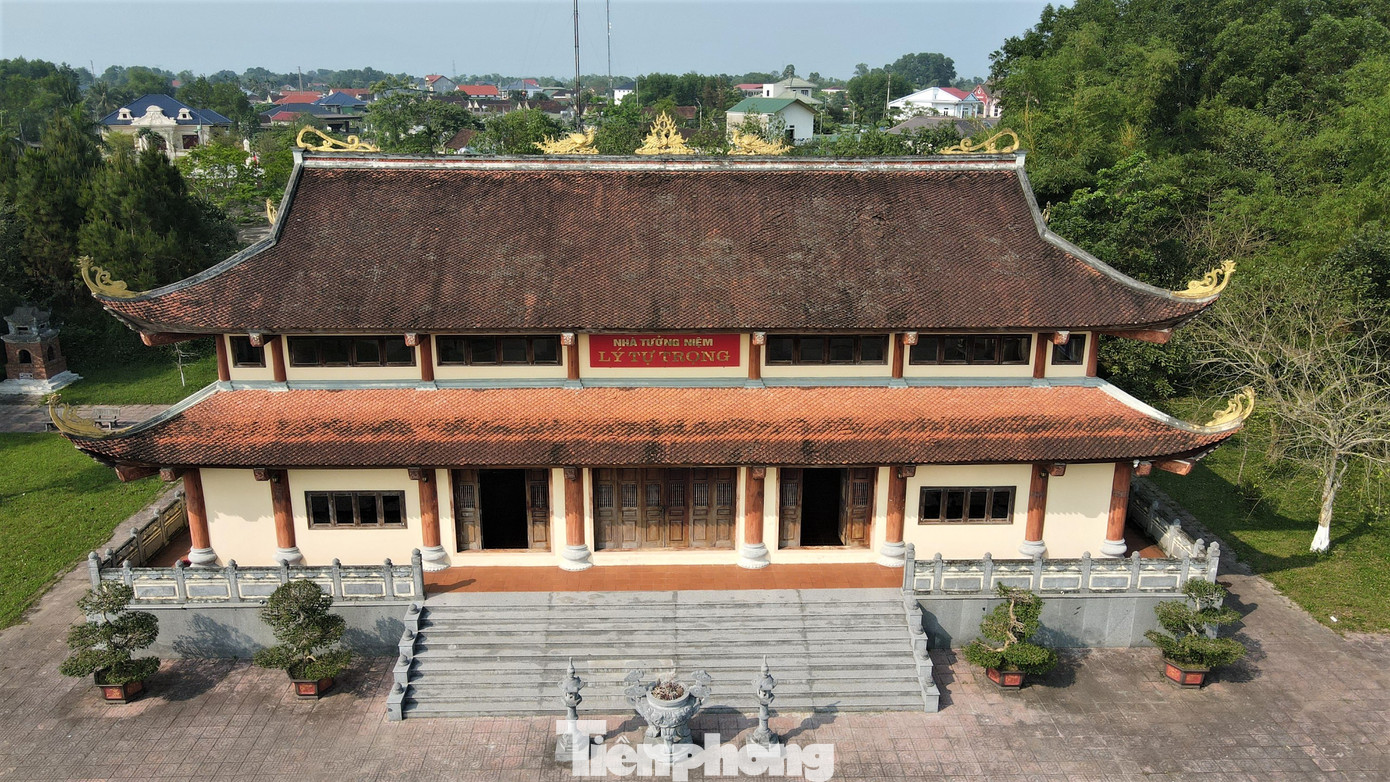 Năm 2011, hài cốt Anh hùng Lý Tự Trọng được tìm thấy tại TP.HCM rồi chuyển về quê nhà Hà Tĩnh. Nơi vị anh hùng an nghỉ nay được xây dựng thành Khu tưởng niệm linh thiêng, trang nghiêm. Năm 2011, hài cốt Anh hùng Lý Tự Trọng được tìm thấy tại TP.HCM rồi chuyển về quê nhà Hà Tĩnh. Nơi vị anh hùng an nghỉ nay được xây dựng thành Khu tưởng niệm linh thiêng, trang nghiêm.